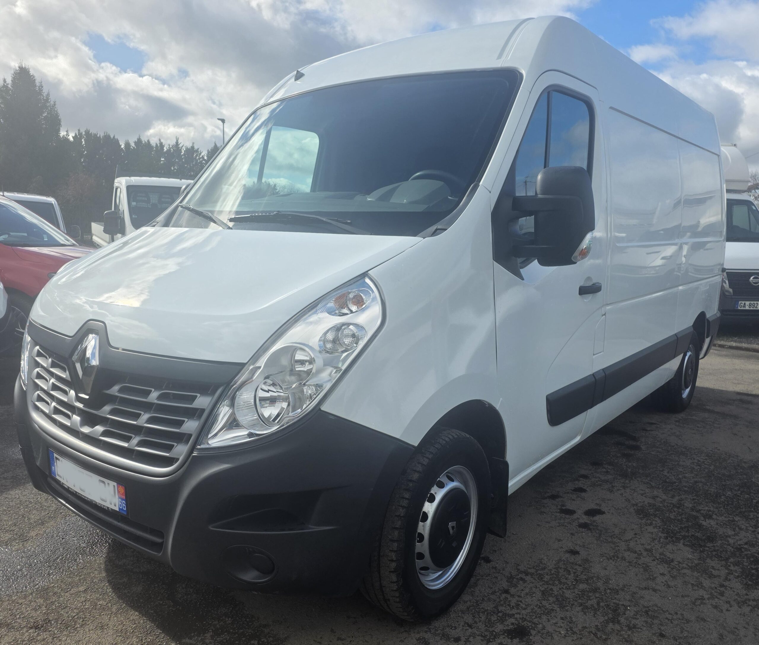 
								RENAULT MASTER L2H2 2.3DCI 130CV 68500KMS plein									