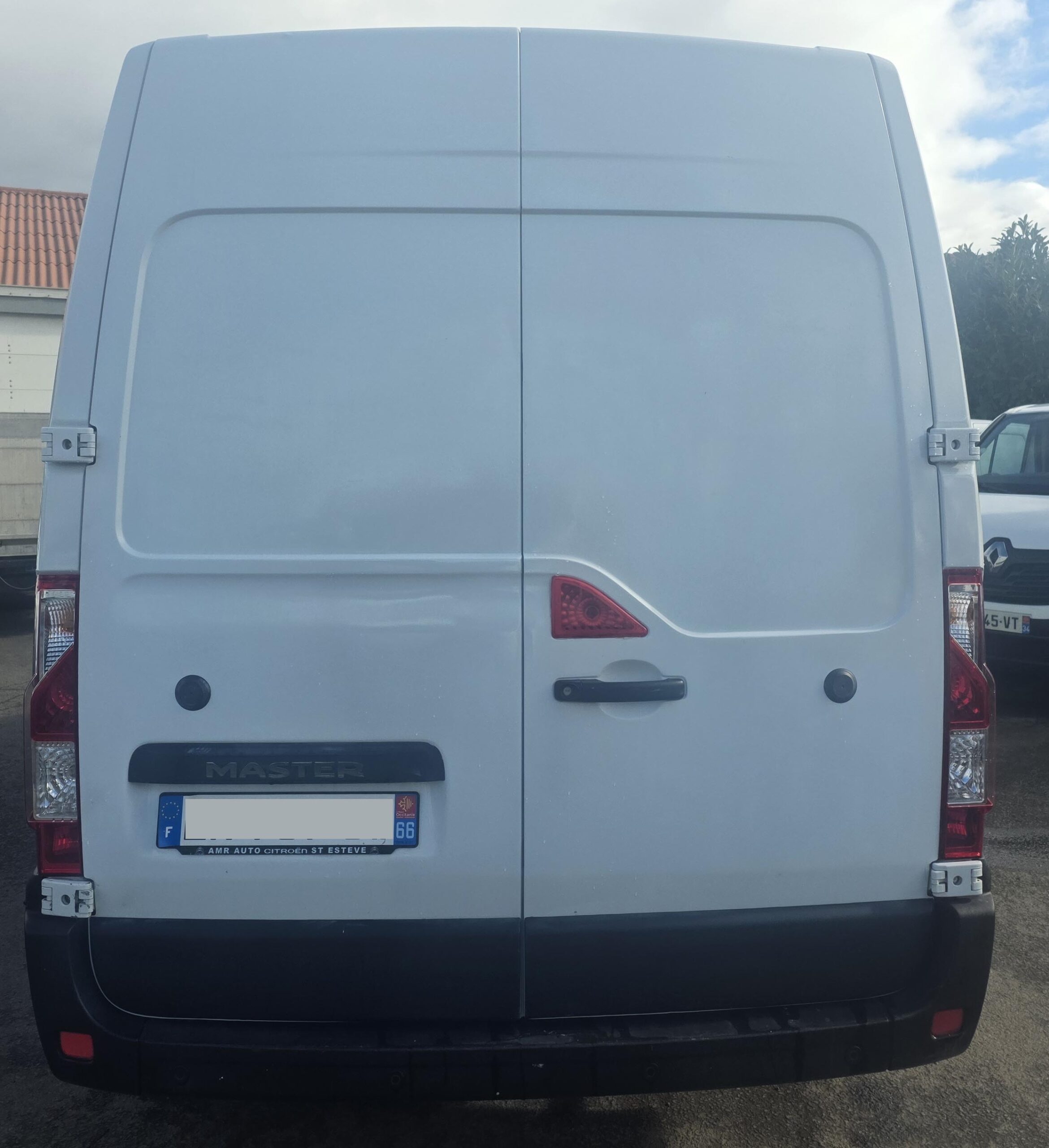 
								RENAULT MASTER L2H2 2.3DCI 130CV 68500KMS plein									