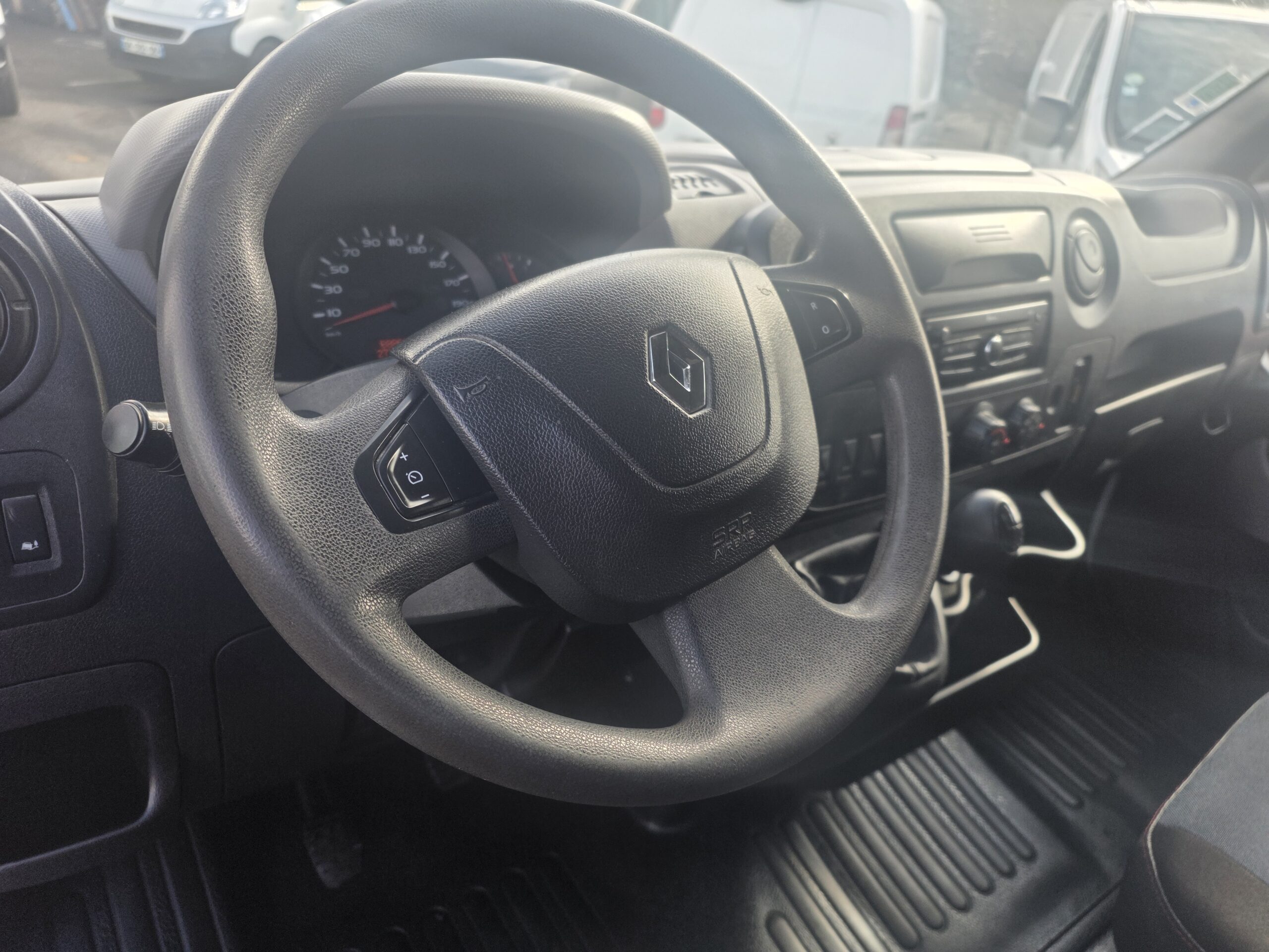 
								RENAULT MASTER L2H2 2.3DCI 130CV 68500KMS plein									