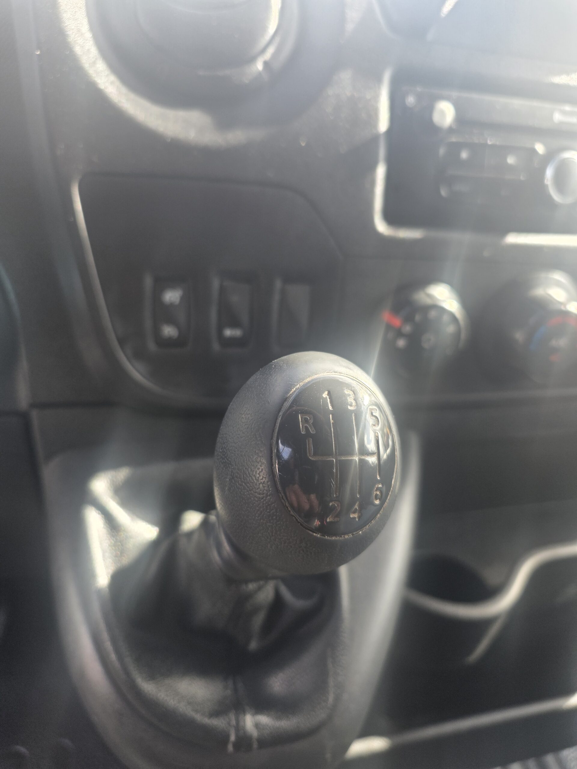 
								RENAULT MASTER L2H2 2.3DCI 130CV 68500KMS plein									