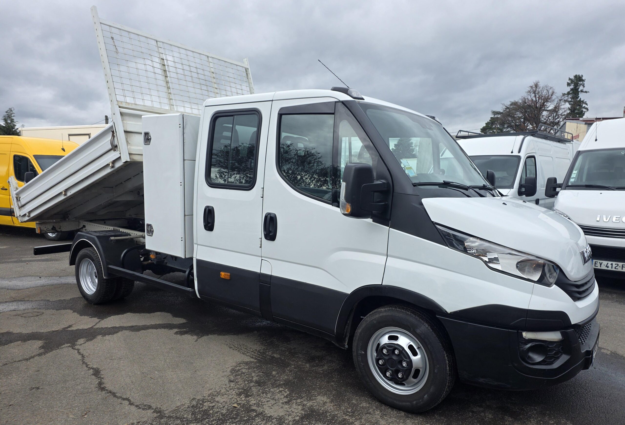 
								IVECO 35C14 BENNE COFFRE 6 PLACES double cabine 2.3L 140cv plein									