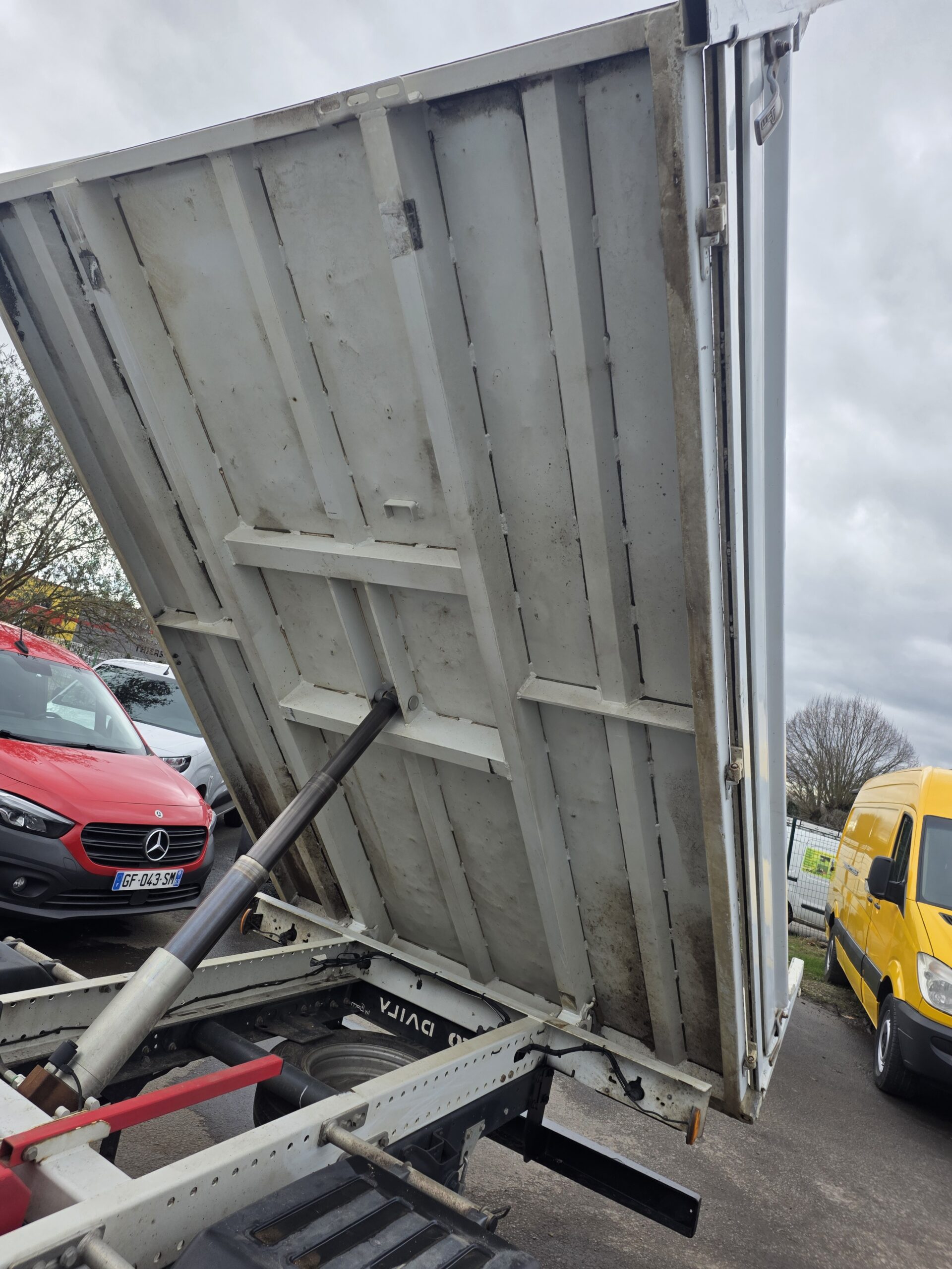 
								IVECO 35C14 BENNE COFFRE 6 PLACES double cabine 2.3L 140cv plein									