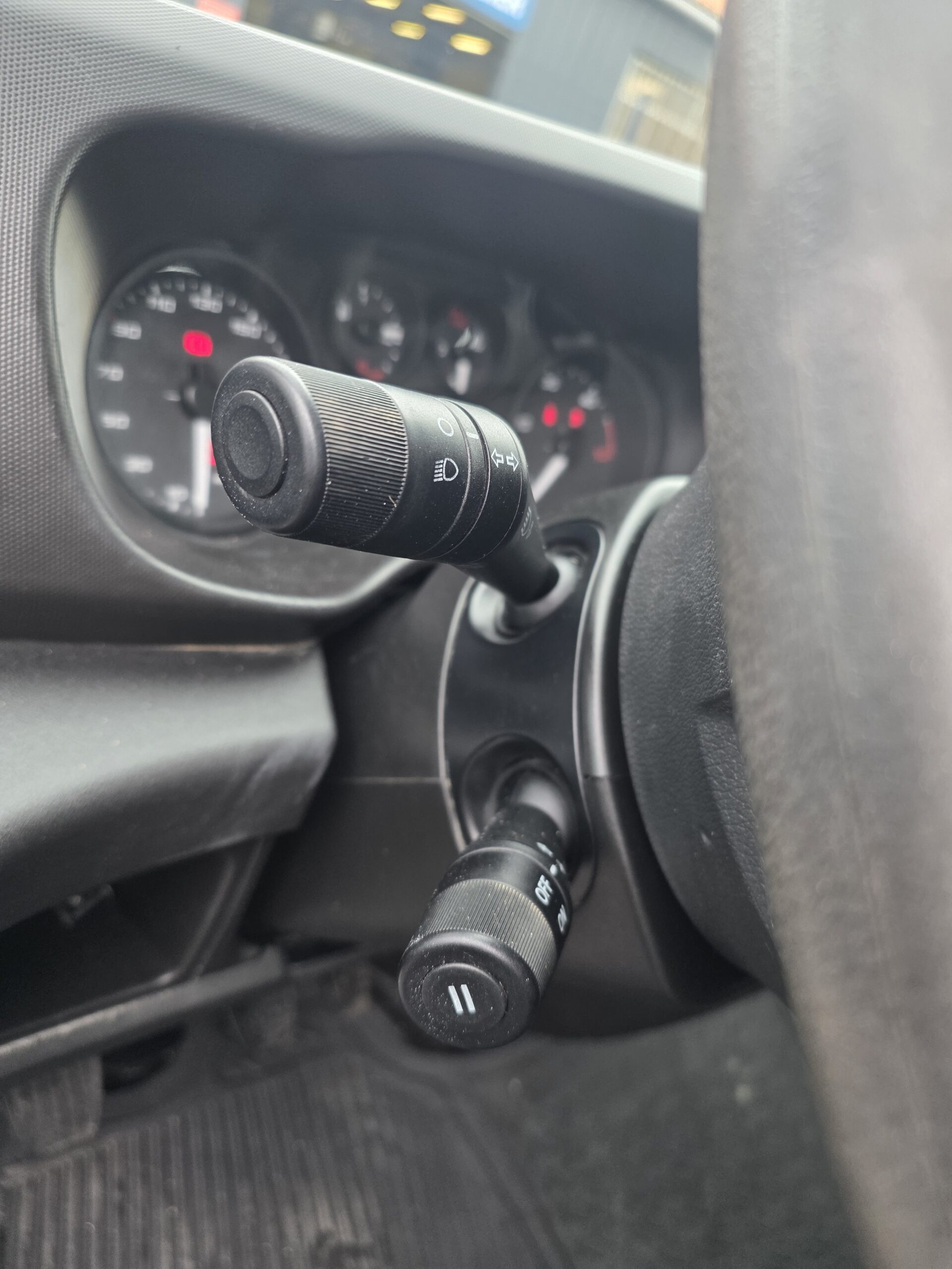 
								IVECO 35C14 BENNE COFFRE 6 PLACES double cabine 2.3L 140cv plein									