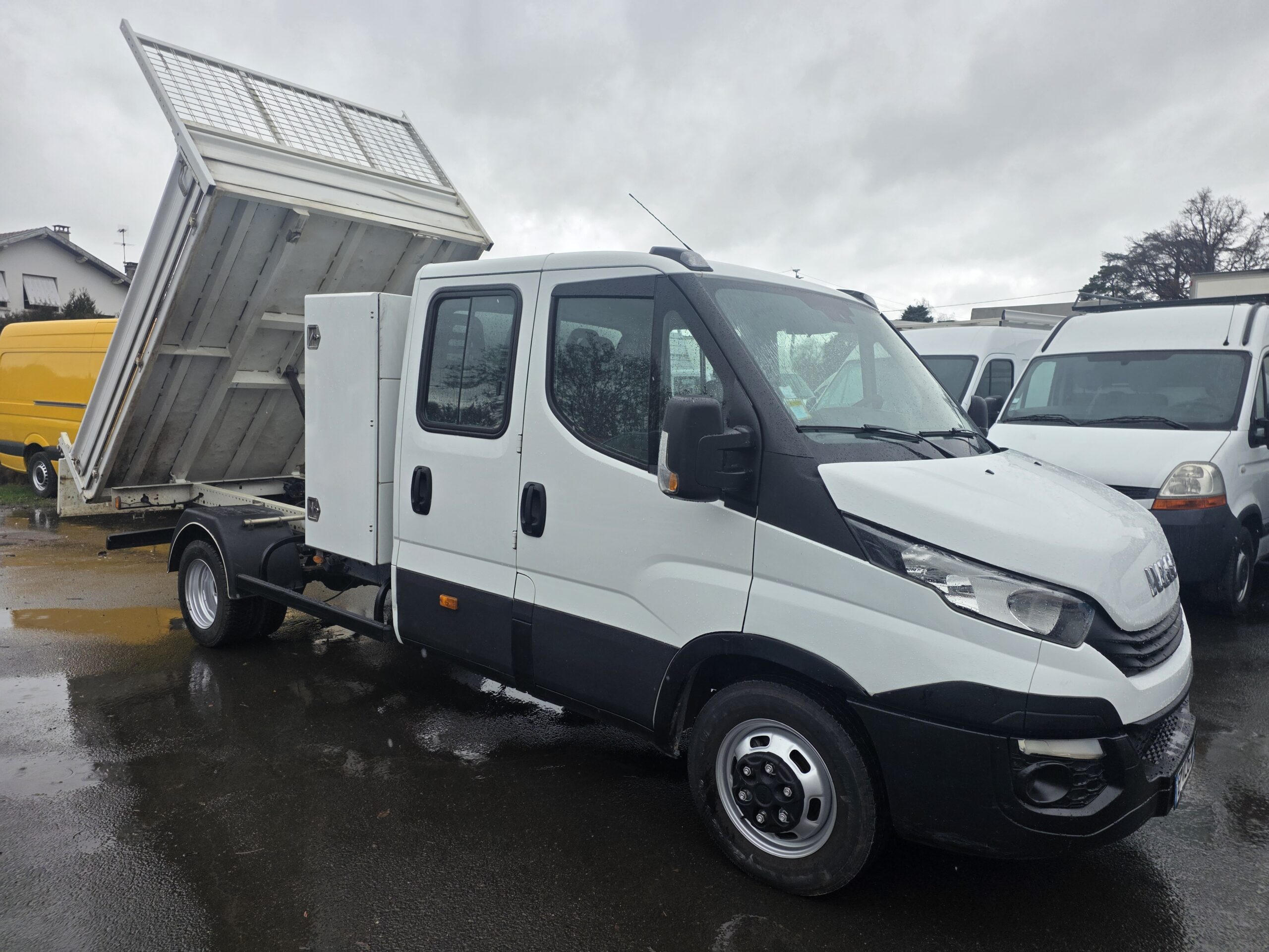 
								IVECO 35C14 BENNE COFFRE 6 PLACES double cabine 2.3L 140cv plein									