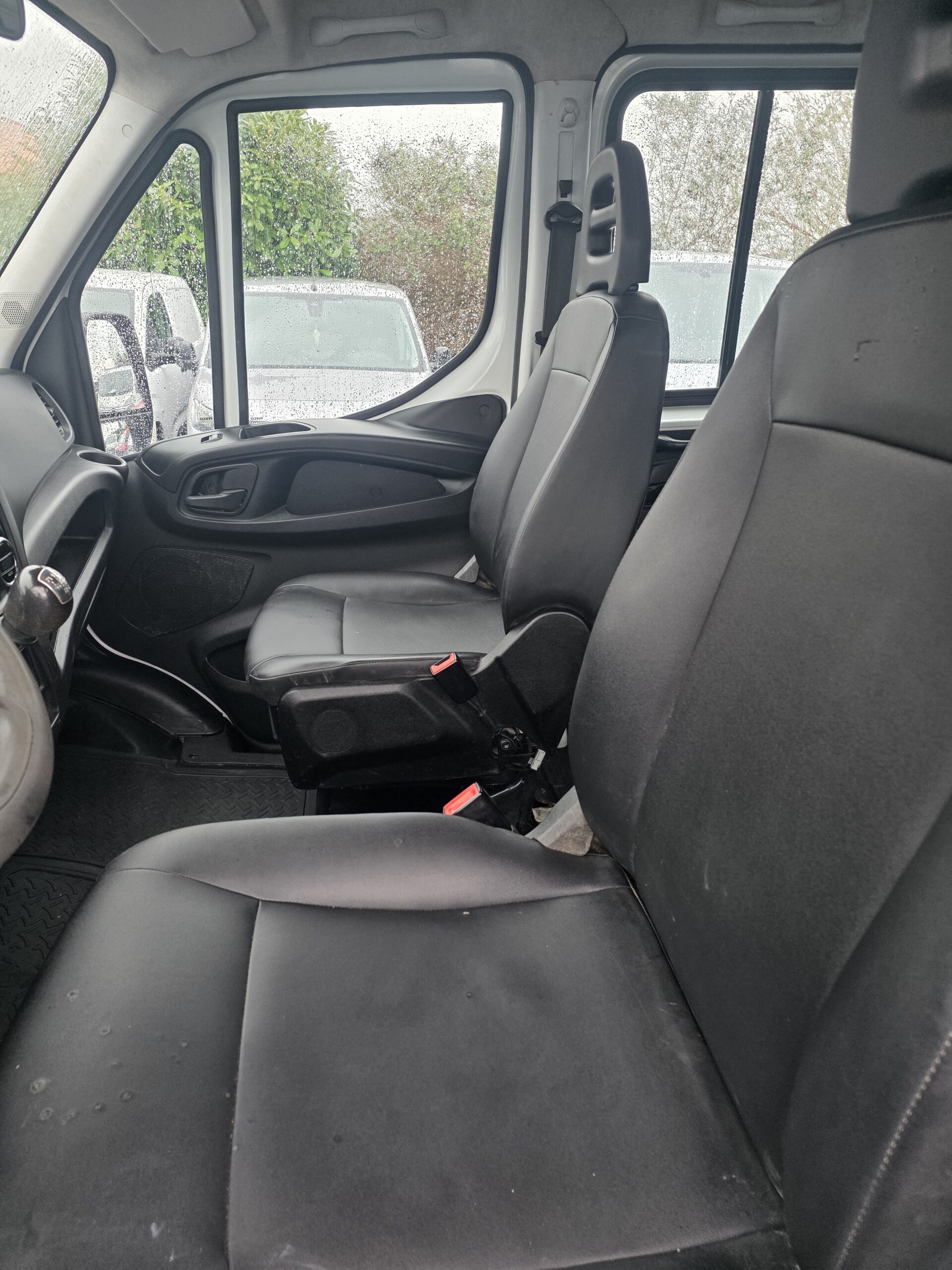 
								IVECO 35C14 BENNE COFFRE 6 PLACES double cabine 2.3L 140cv plein									