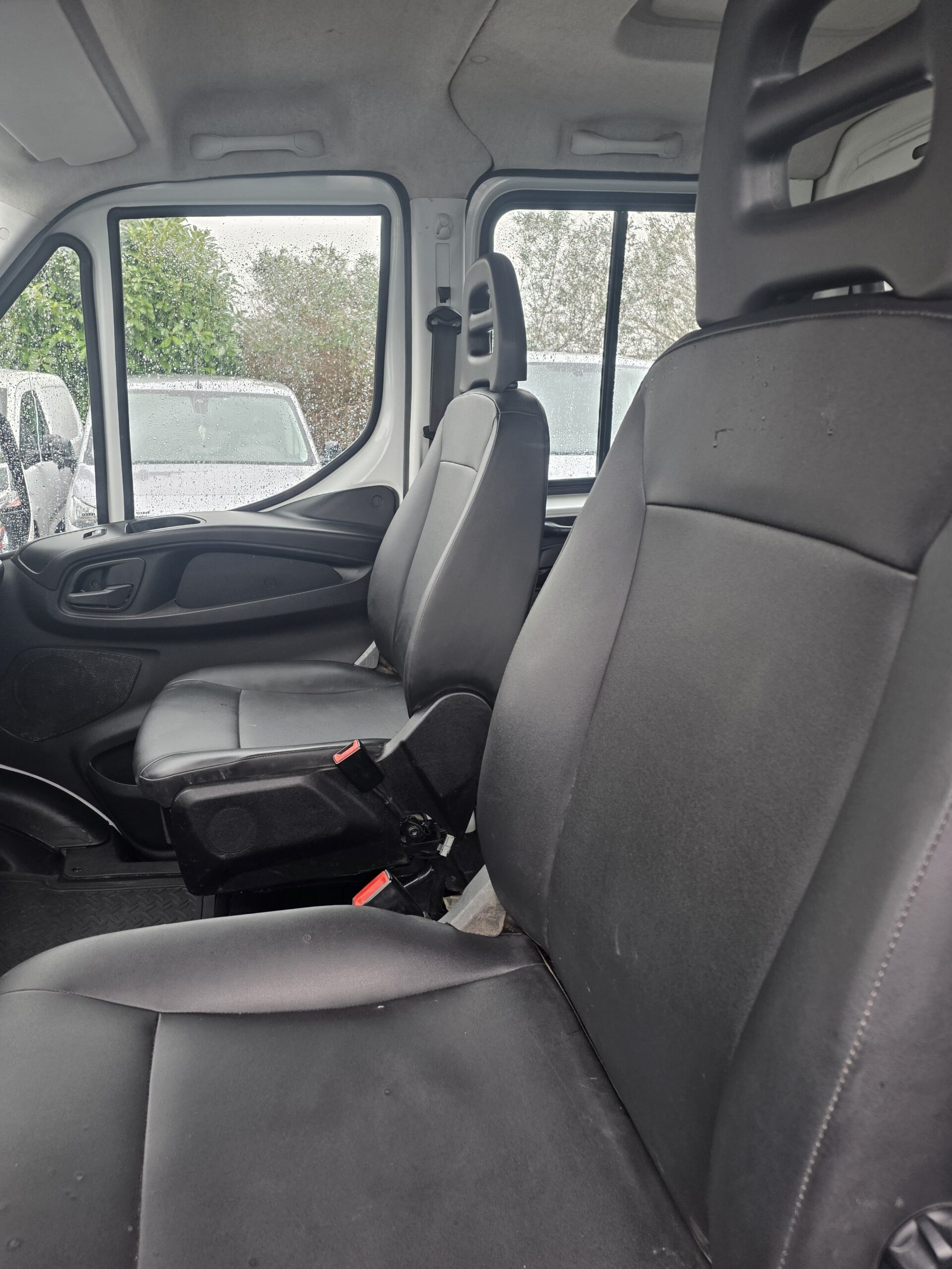 
								IVECO 35C14 BENNE COFFRE 6 PLACES double cabine 2.3L 140cv plein									