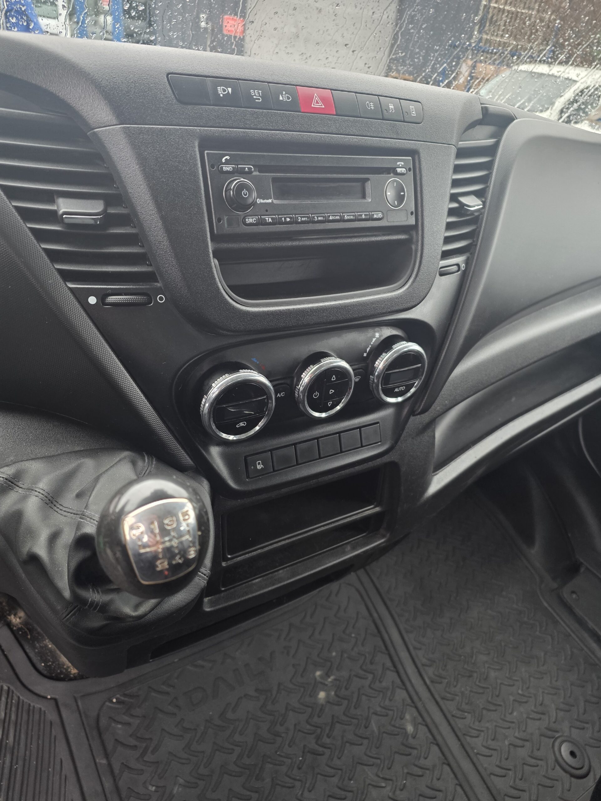 
								IVECO 35C14 BENNE COFFRE 6 PLACES double cabine 2.3L 140cv plein									