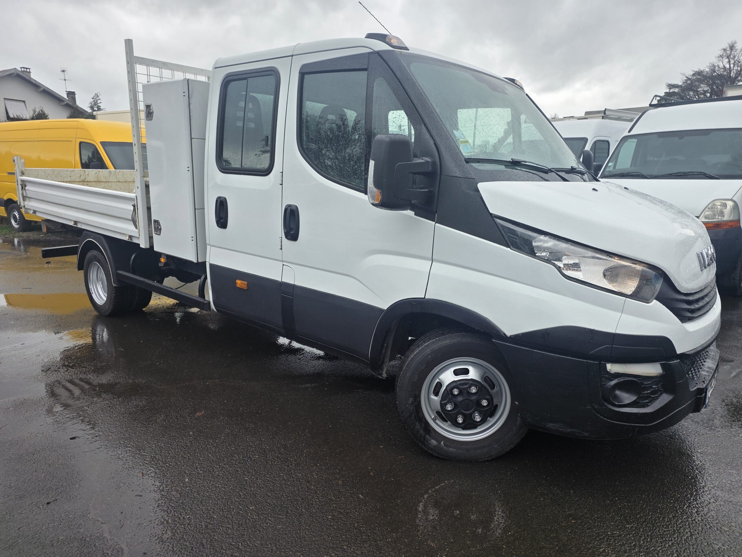 
								IVECO 35C14 BENNE COFFRE 6 PLACES double cabine 2.3L 140cv plein									