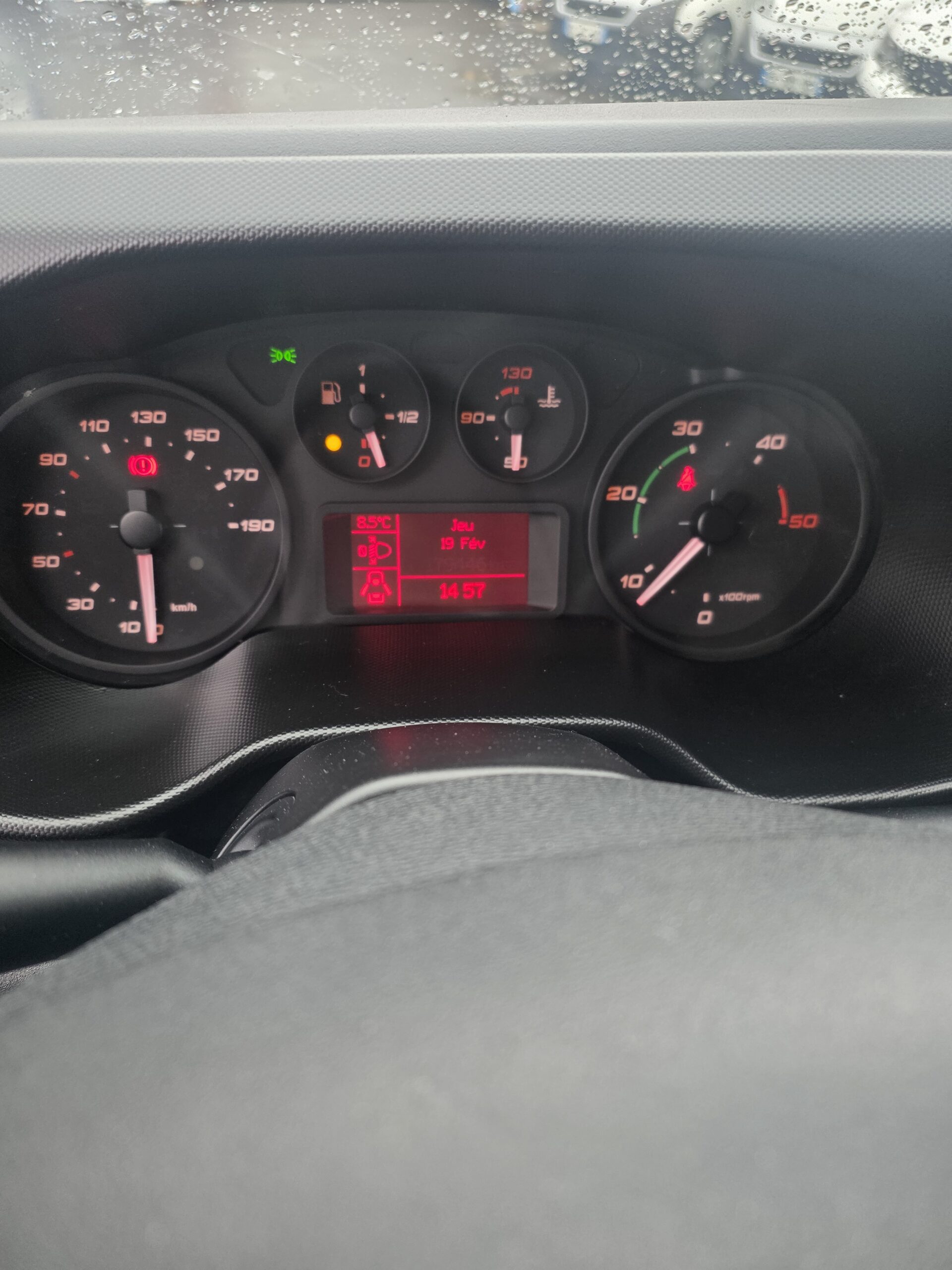 
								IVECO — POIDS LOURD —  50C21 3L 210CV  FOURGON V12 ROUES JUMELÉES plein									