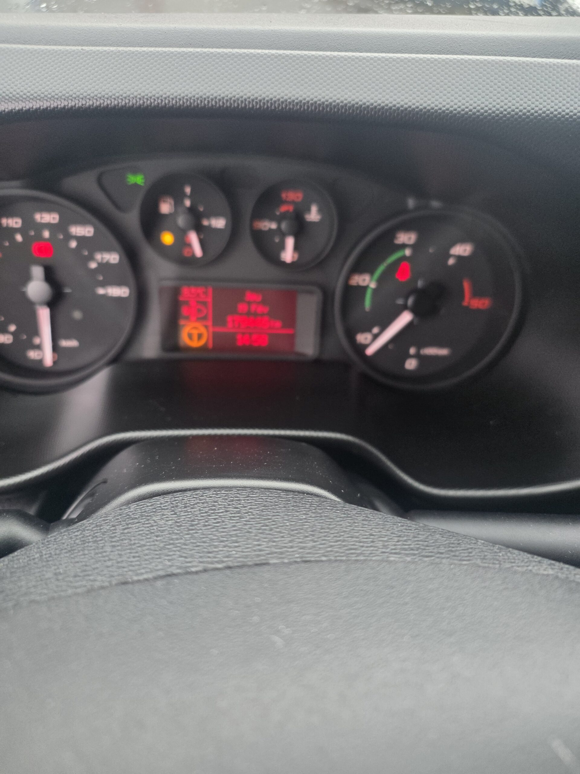 
								IVECO — POIDS LOURD —  50C21 3L 210CV  FOURGON V12 ROUES JUMELÉES plein									