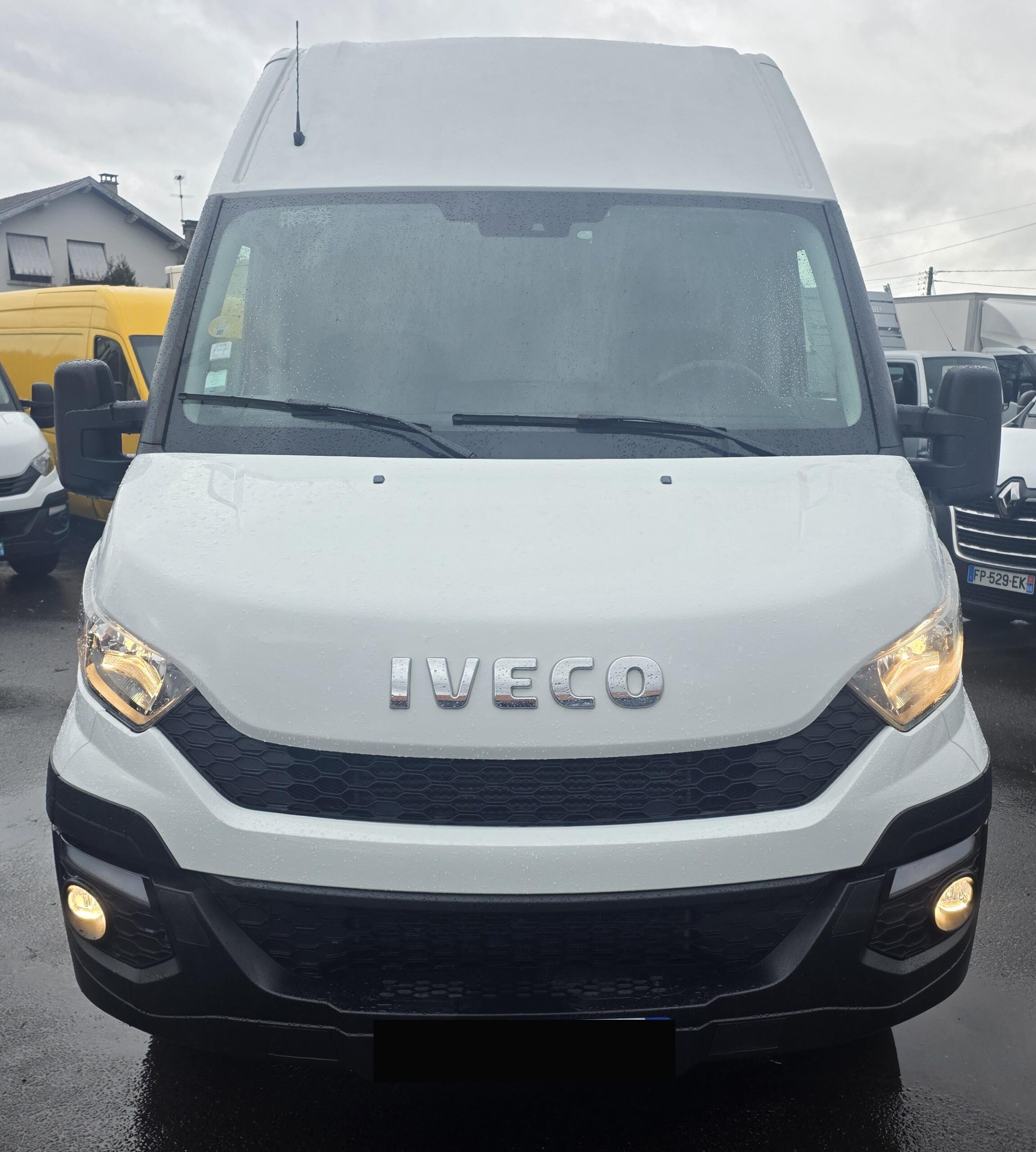 
								IVECO — POIDS LOURD —  50C21 3L 210CV  FOURGON V12 ROUES JUMELÉES plein									