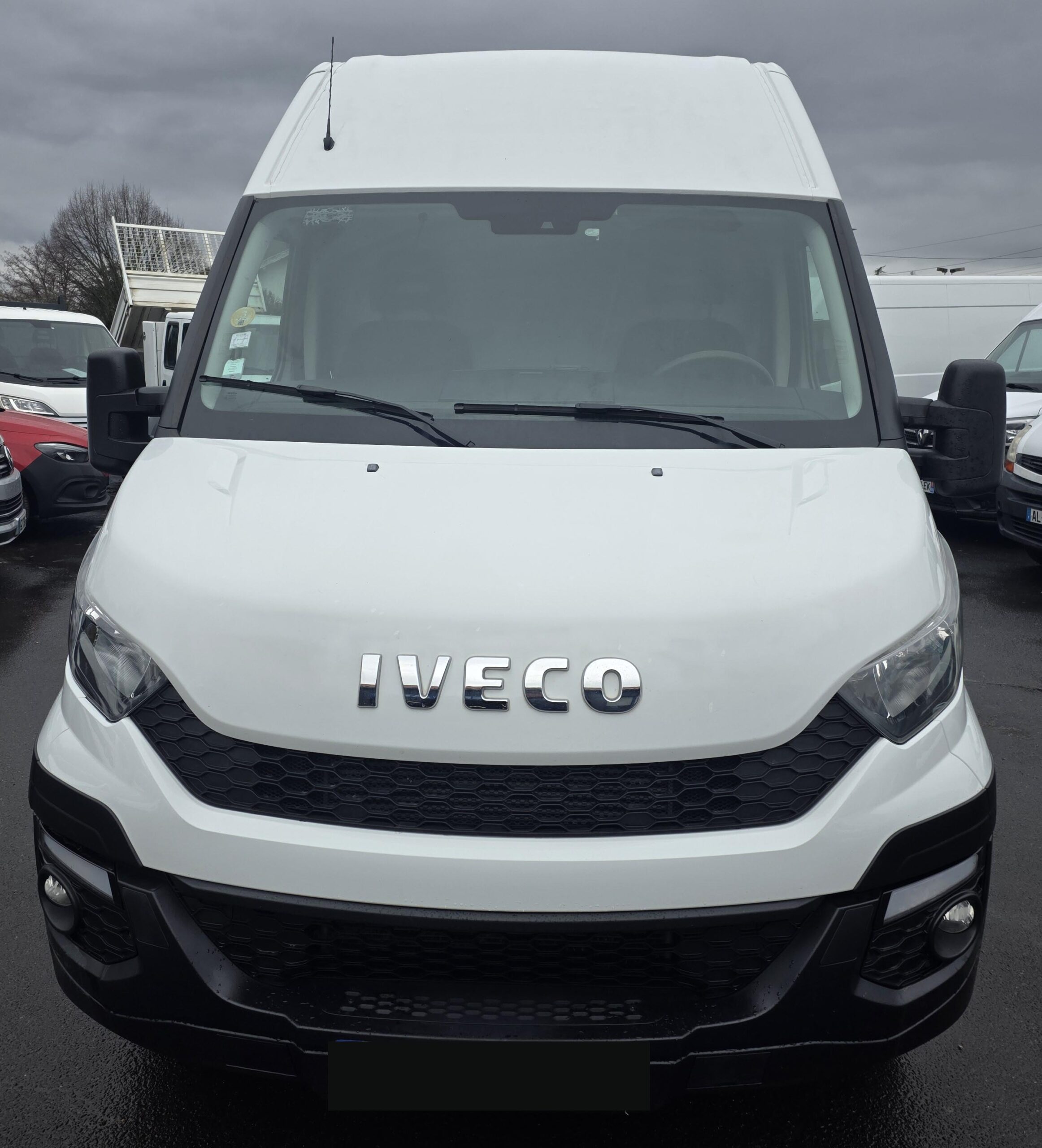 
								IVECO — POIDS LOURD —  50C21 3L 210CV  FOURGON V12 ROUES JUMELÉES plein									