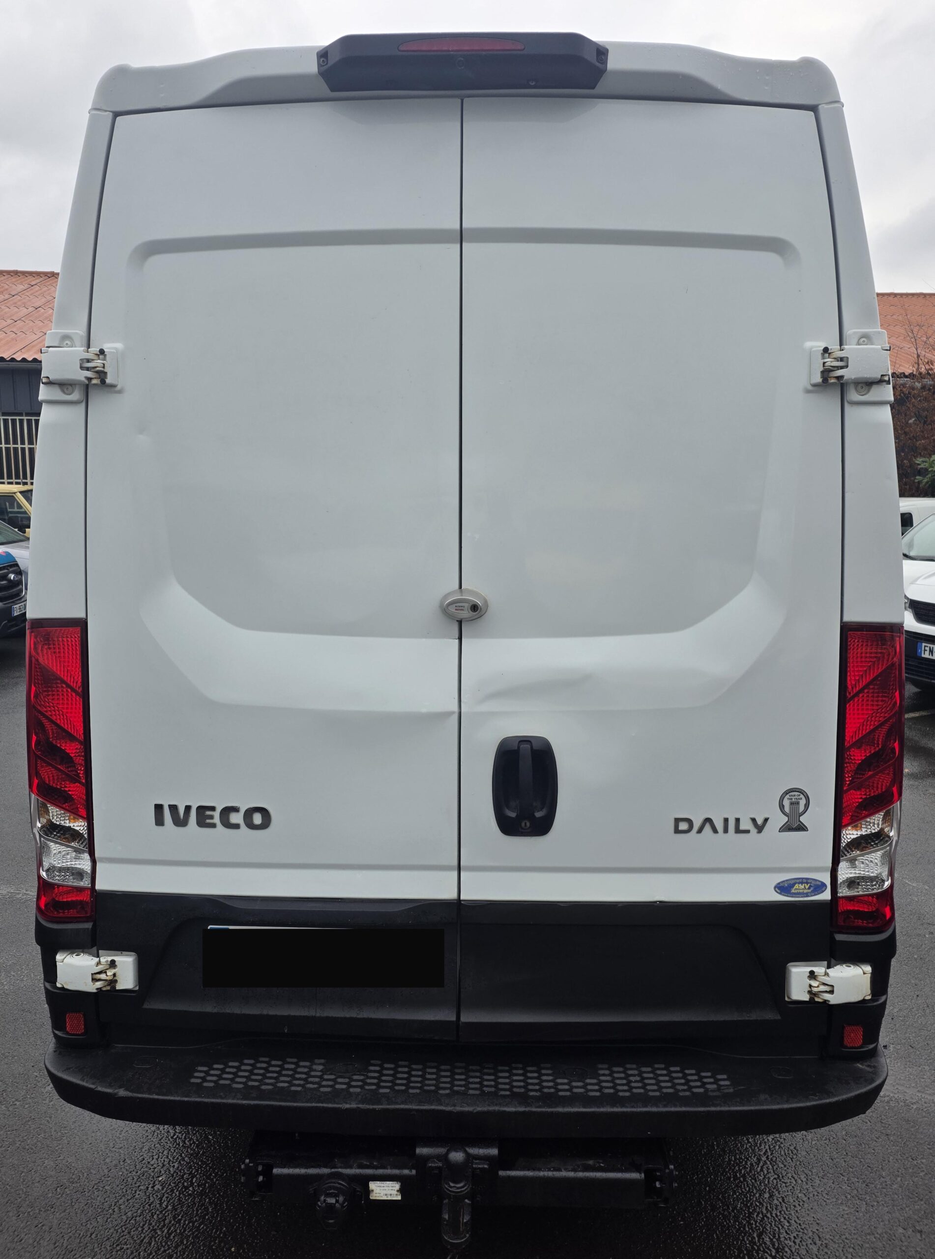 
								IVECO — POIDS LOURD —  50C21 3L 210CV  FOURGON V12 ROUES JUMELÉES plein									