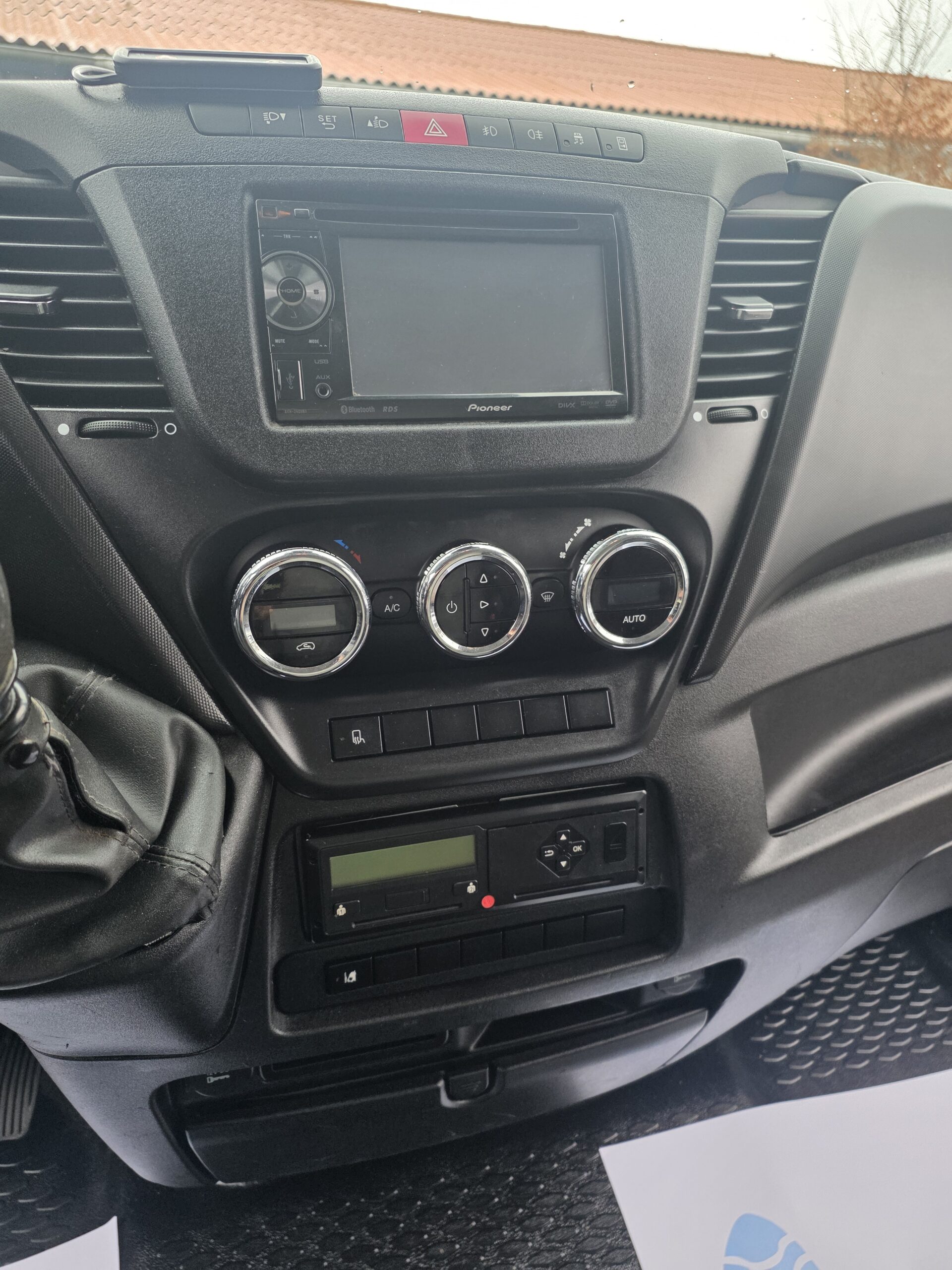 
								IVECO — POIDS LOURD —  50C21 3L 210CV  FOURGON V12 ROUES JUMELÉES plein									