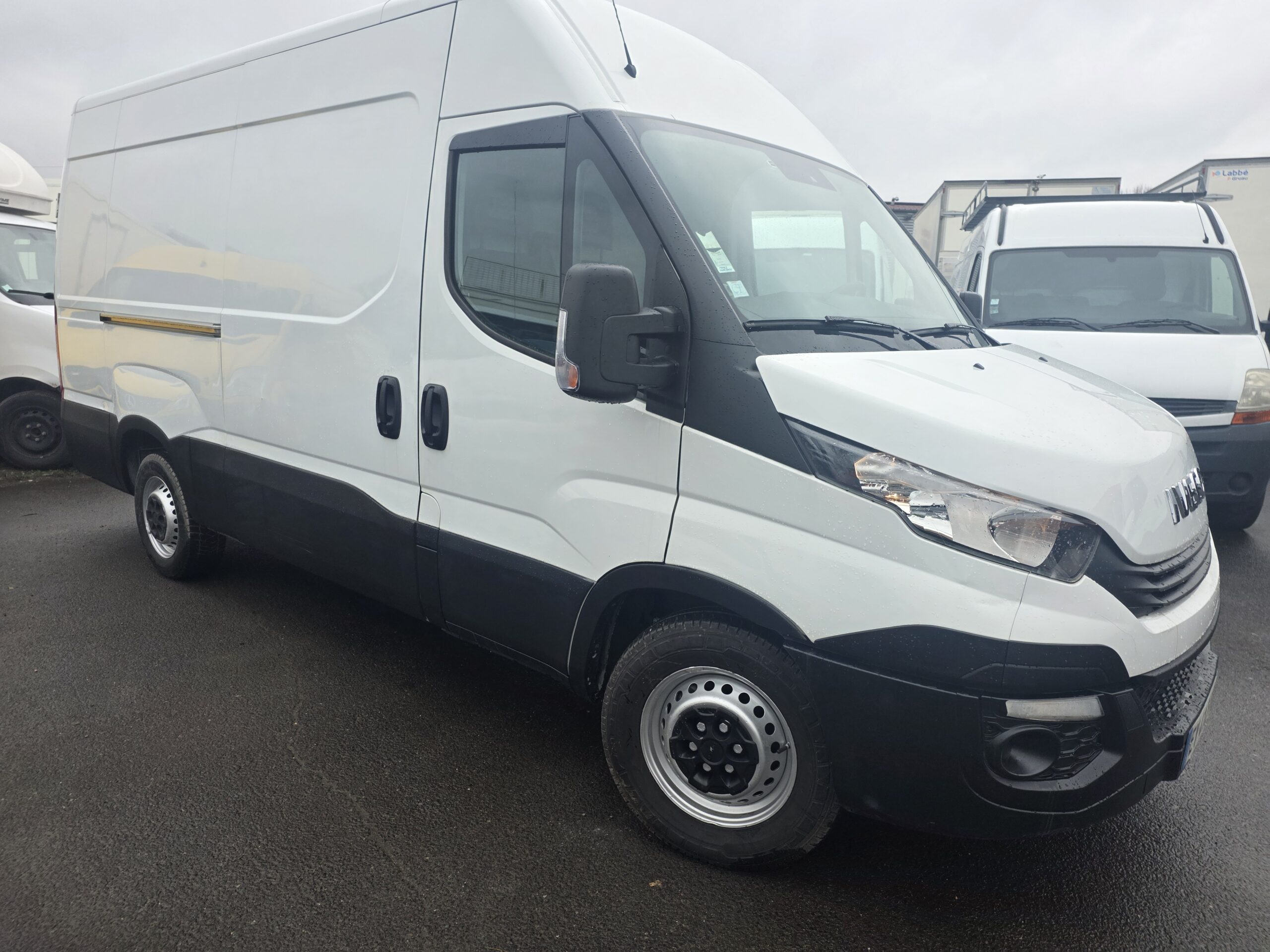 
								IVECO 35S14 FOURGON V12 BOITE AUTOMATIQUE 12M3 plein									