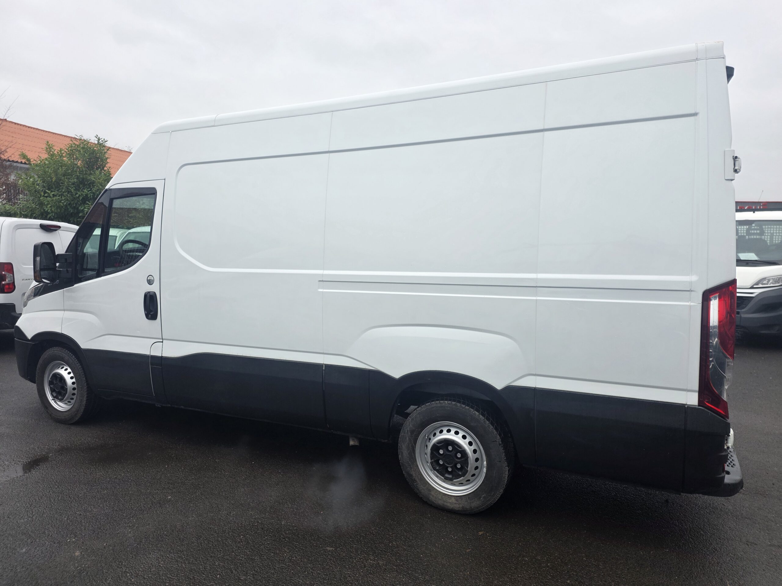 
								IVECO 35S14 FOURGON V12 BOITE AUTOMATIQUE 12M3 plein									