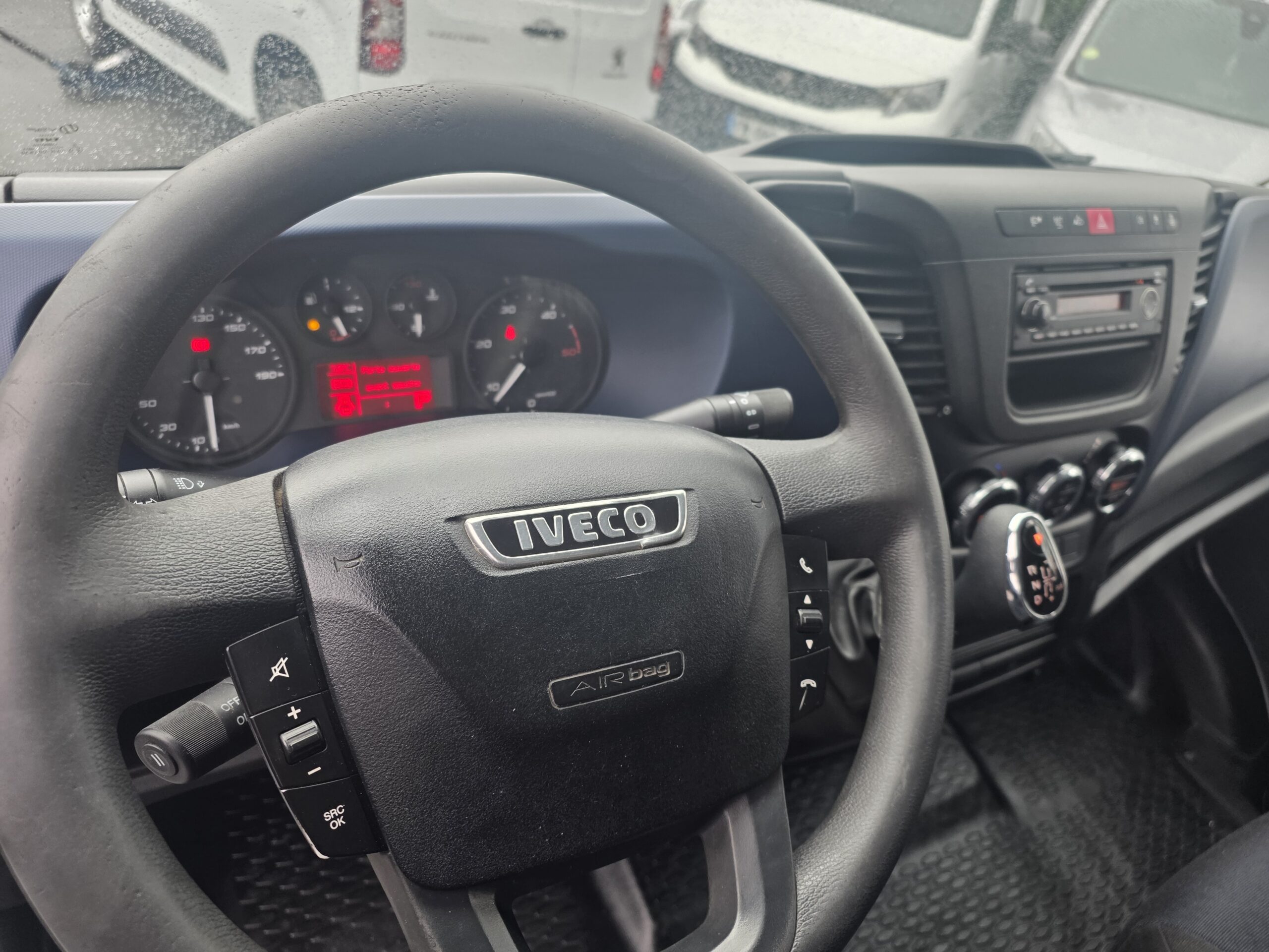 
								IVECO  50C21 3L 210CV  FOURGON V12 ROUES JUMELÉES plein									