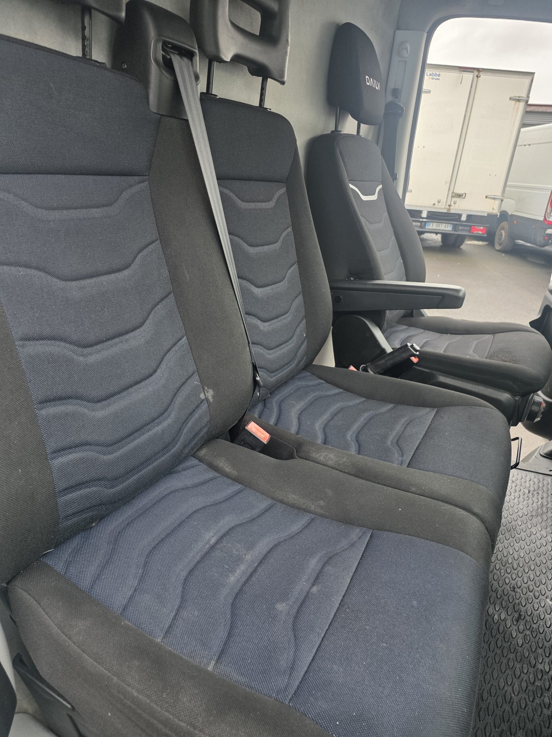 
								IVECO 35S14 FOURGON V12 BOITE AUTOMATIQUE 12M3 plein									