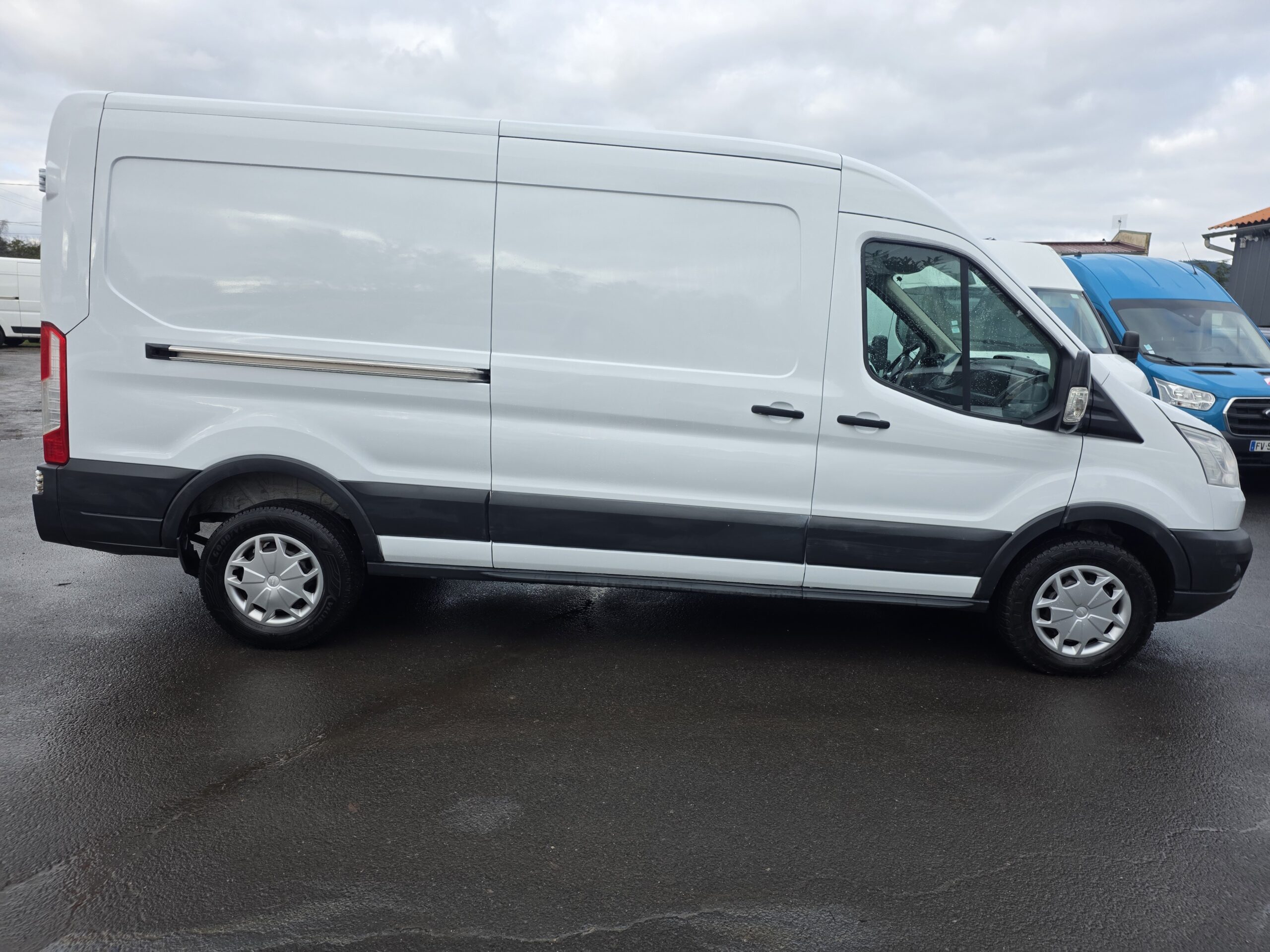 
								FORD TRANSIT L2H2 2.0TDCI 130CV plein									