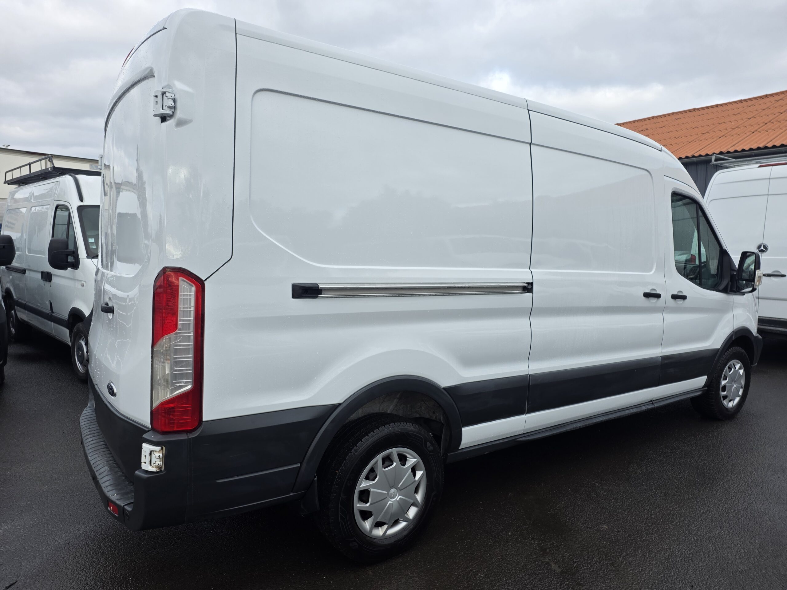 
								FORD TRANSIT L2H2 2.0TDCI 130CV plein									