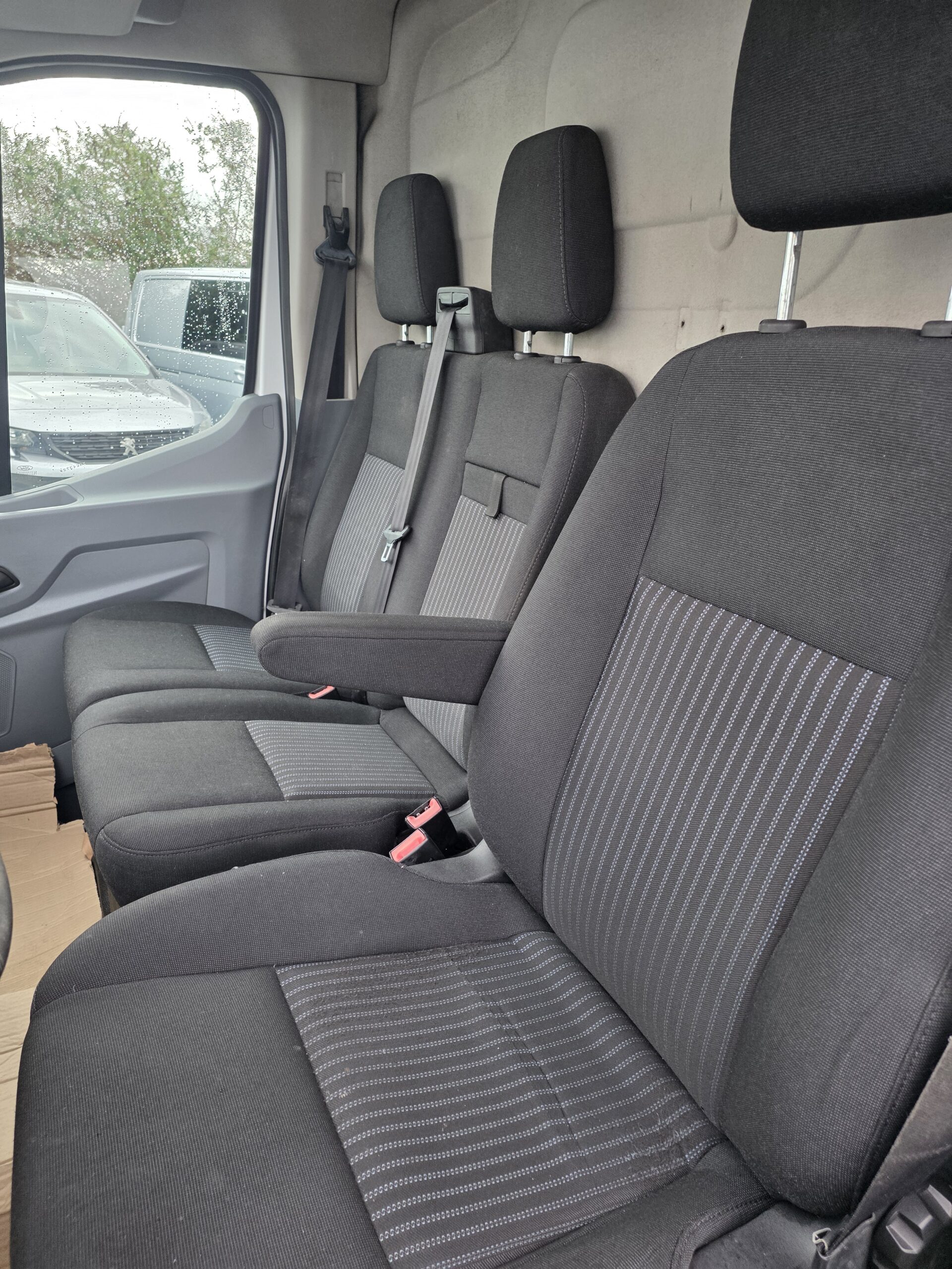 
								FORD TRANSIT L2H2 2.0TDCI 130CV plein									