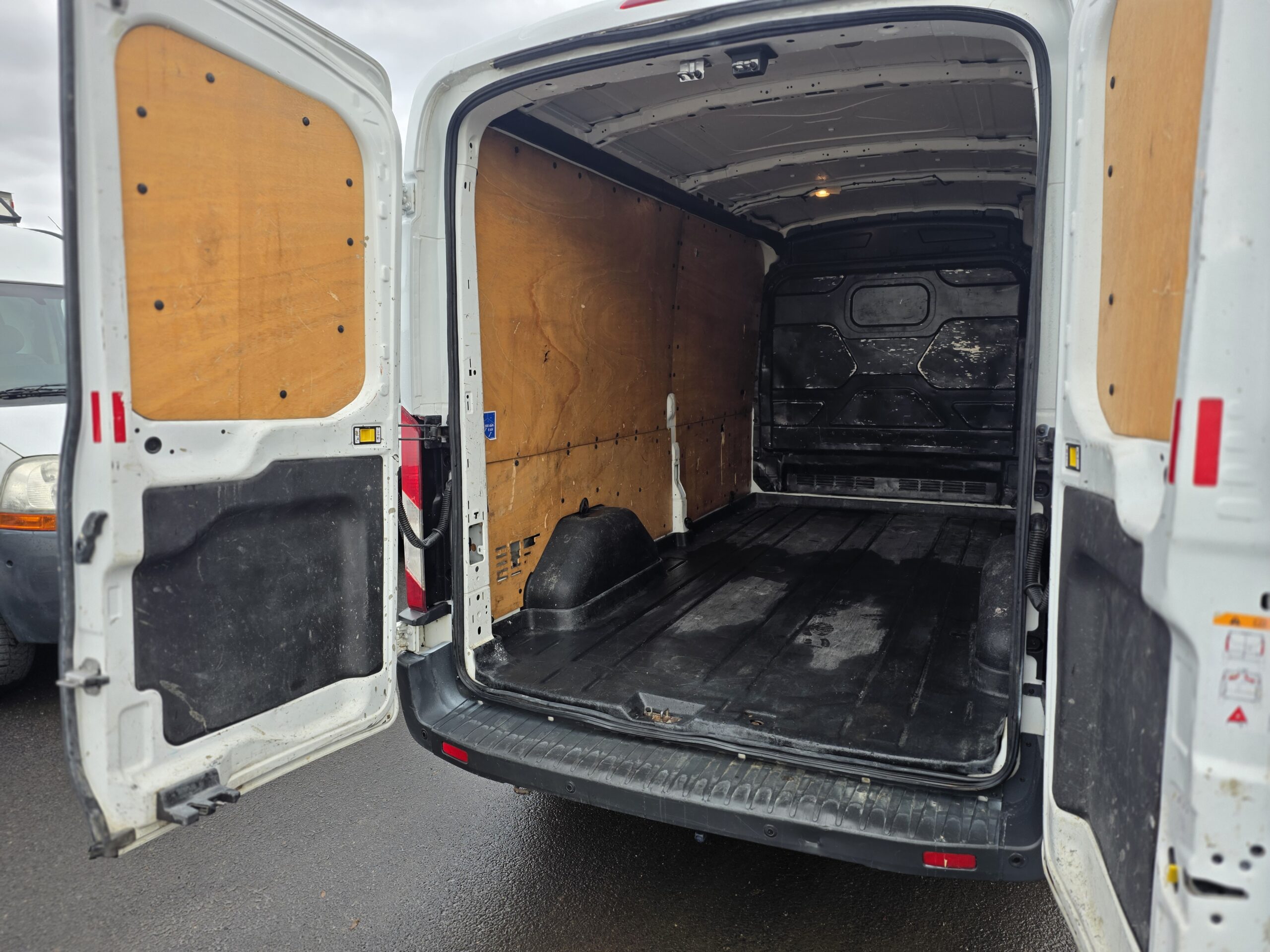 
								FORD TRANSIT L2H2 2.0TDCI 130CV plein									