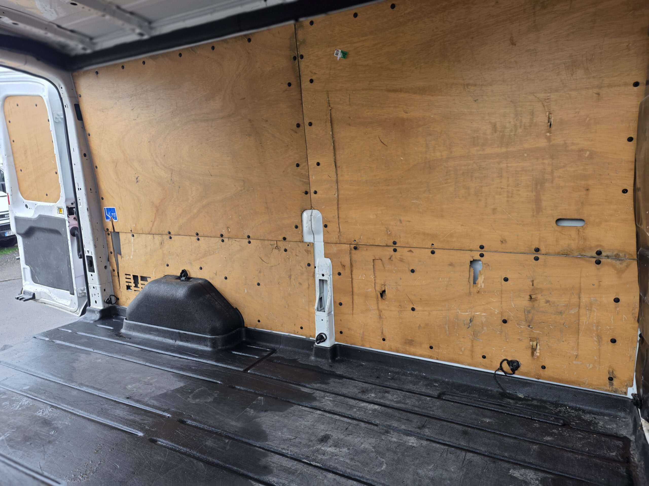 
								FORD TRANSIT L2H2 2.0TDCI 130CV plein									