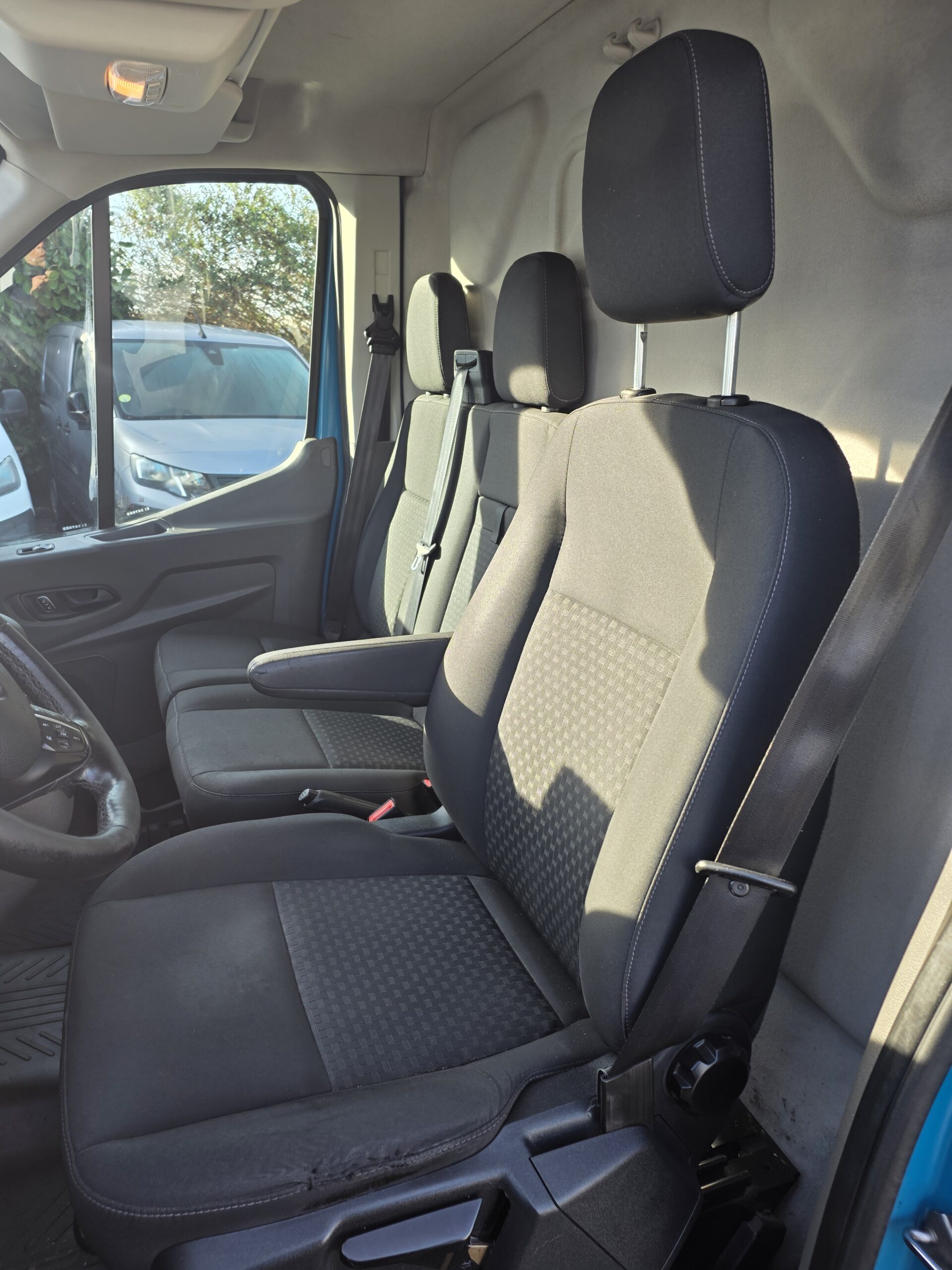 
								FORD  TRANSIT  2.0 TDCI 130CV BOITE AUTOMATIQUE plein									