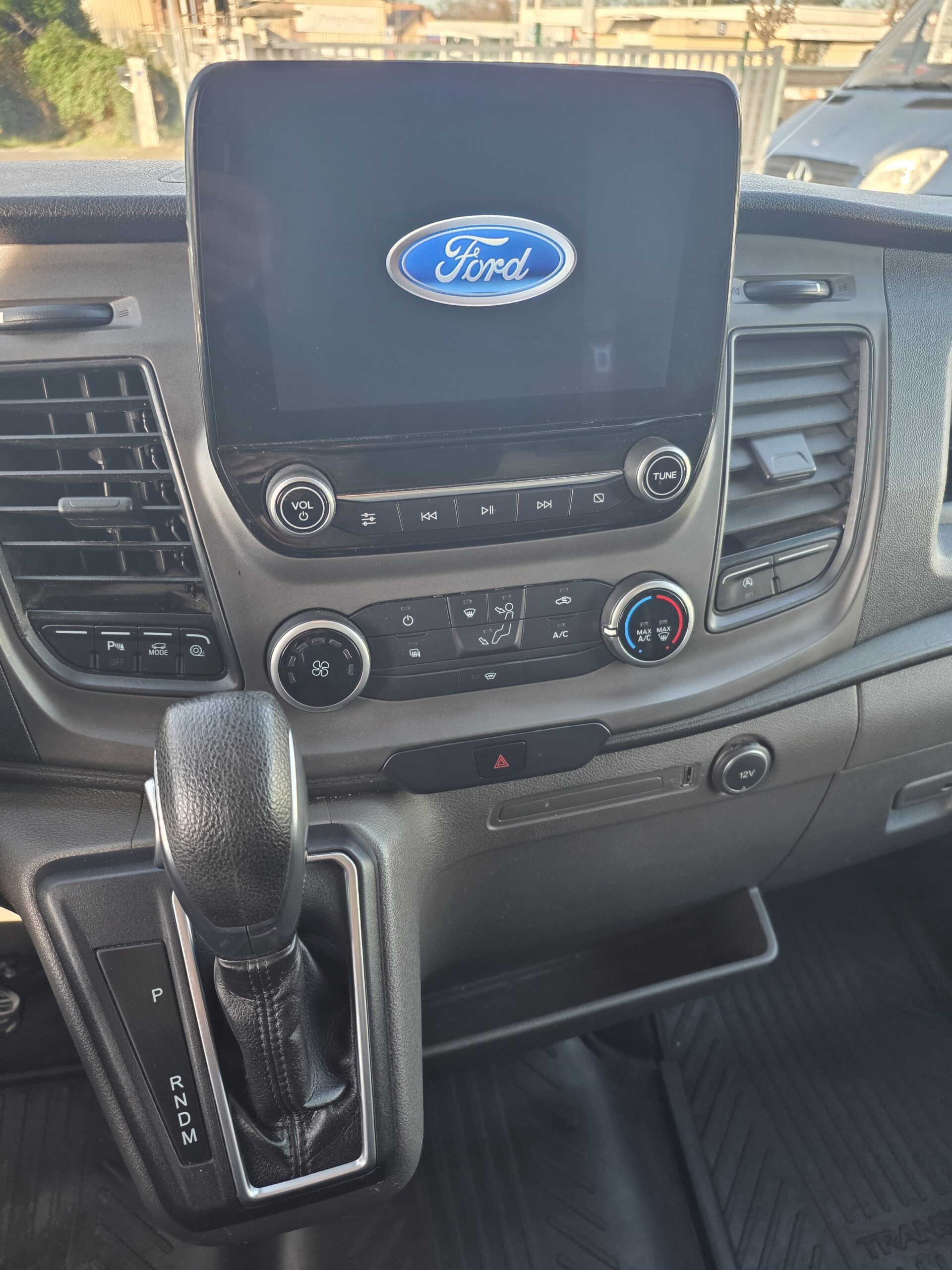 
								FORD  TRANSIT  2.0 TDCI 130CV BOITE AUTOMATIQUE plein									