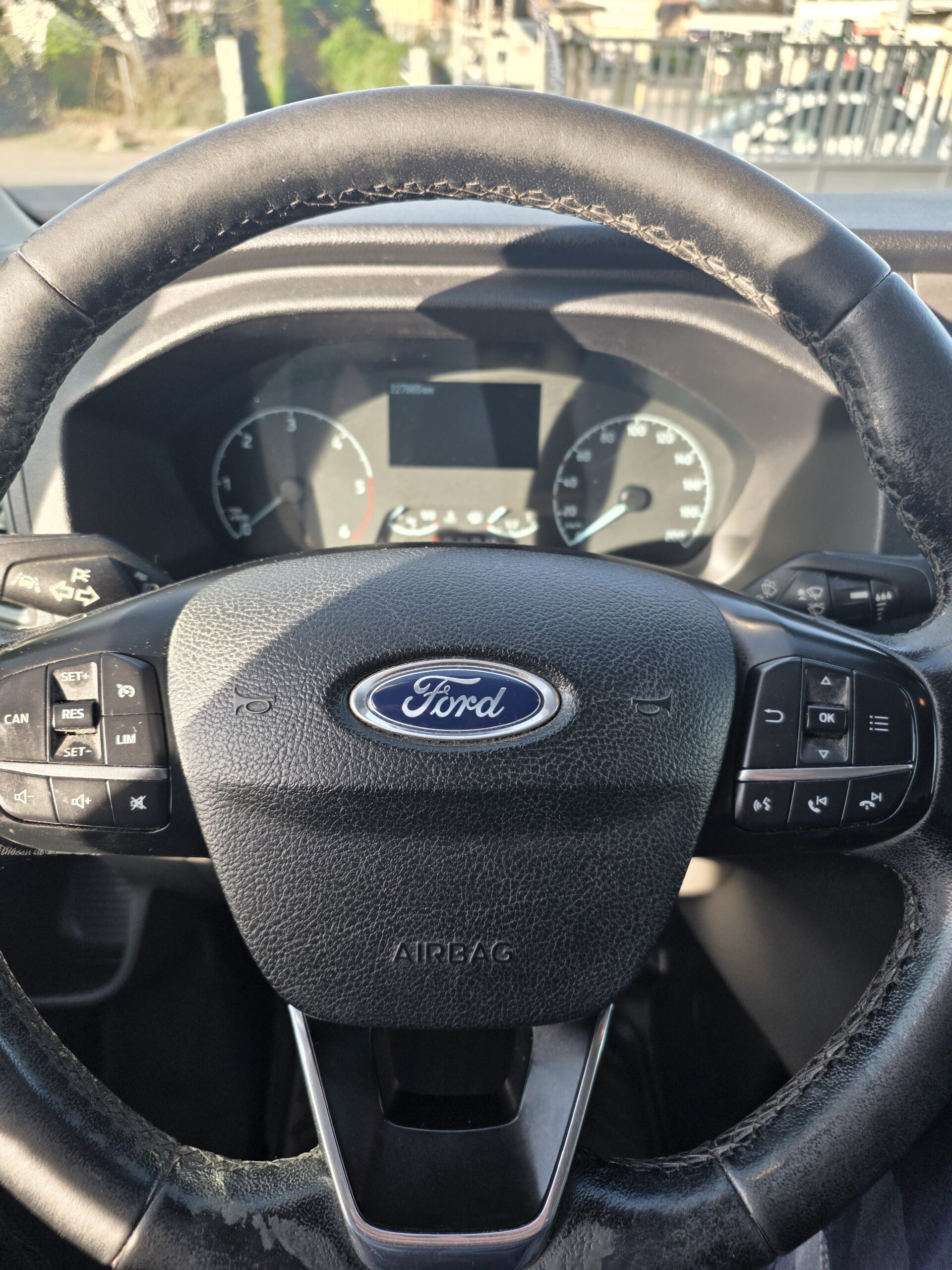 
								FORD  TRANSIT  2.0 TDCI 130CV BOITE AUTOMATIQUE plein									