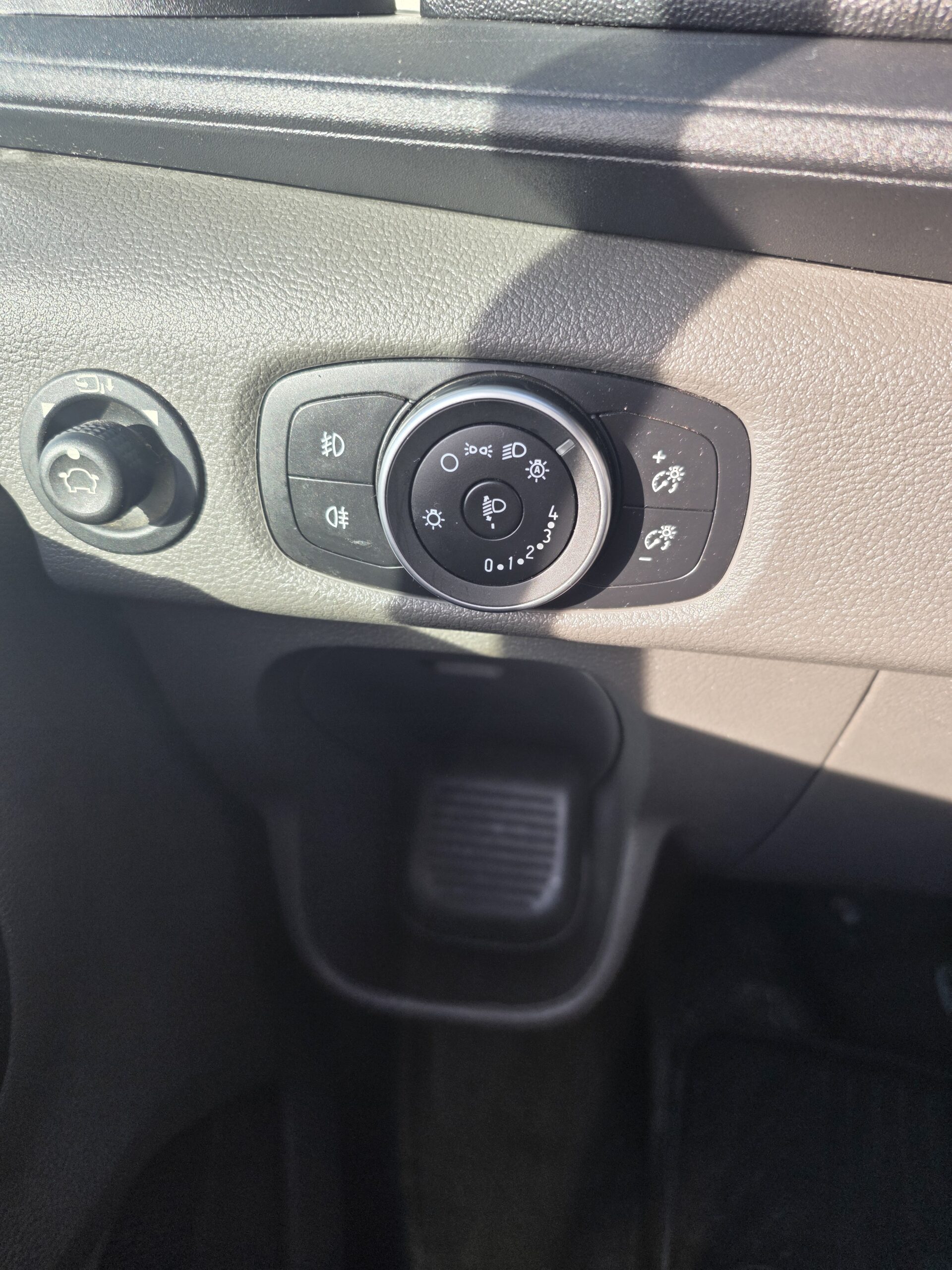 
								FORD  TRANSIT  2.0 TDCI 130CV BOITE AUTOMATIQUE plein									