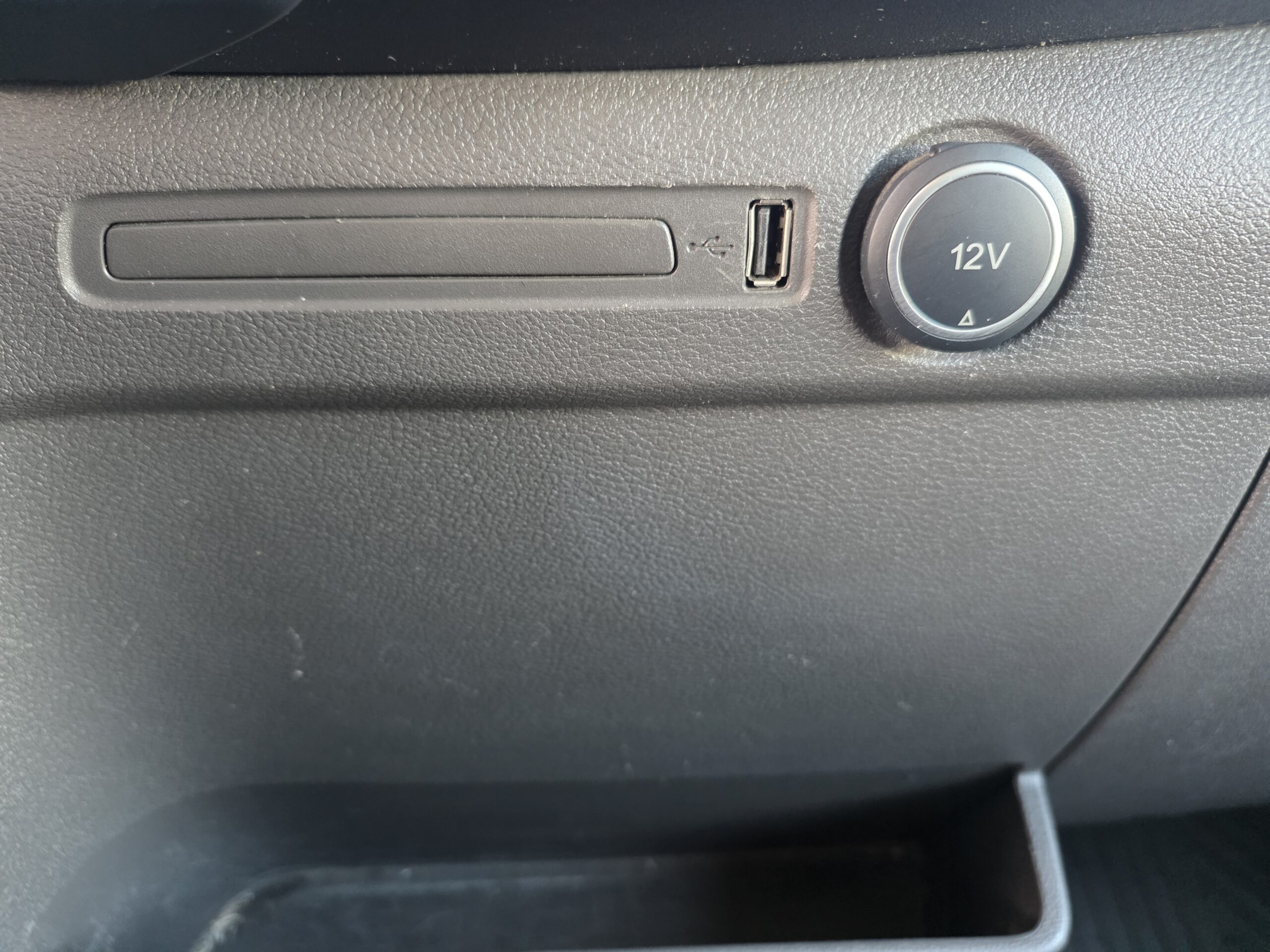 
								FORD  TRANSIT  2.0 TDCI 130CV BOITE AUTOMATIQUE plein									