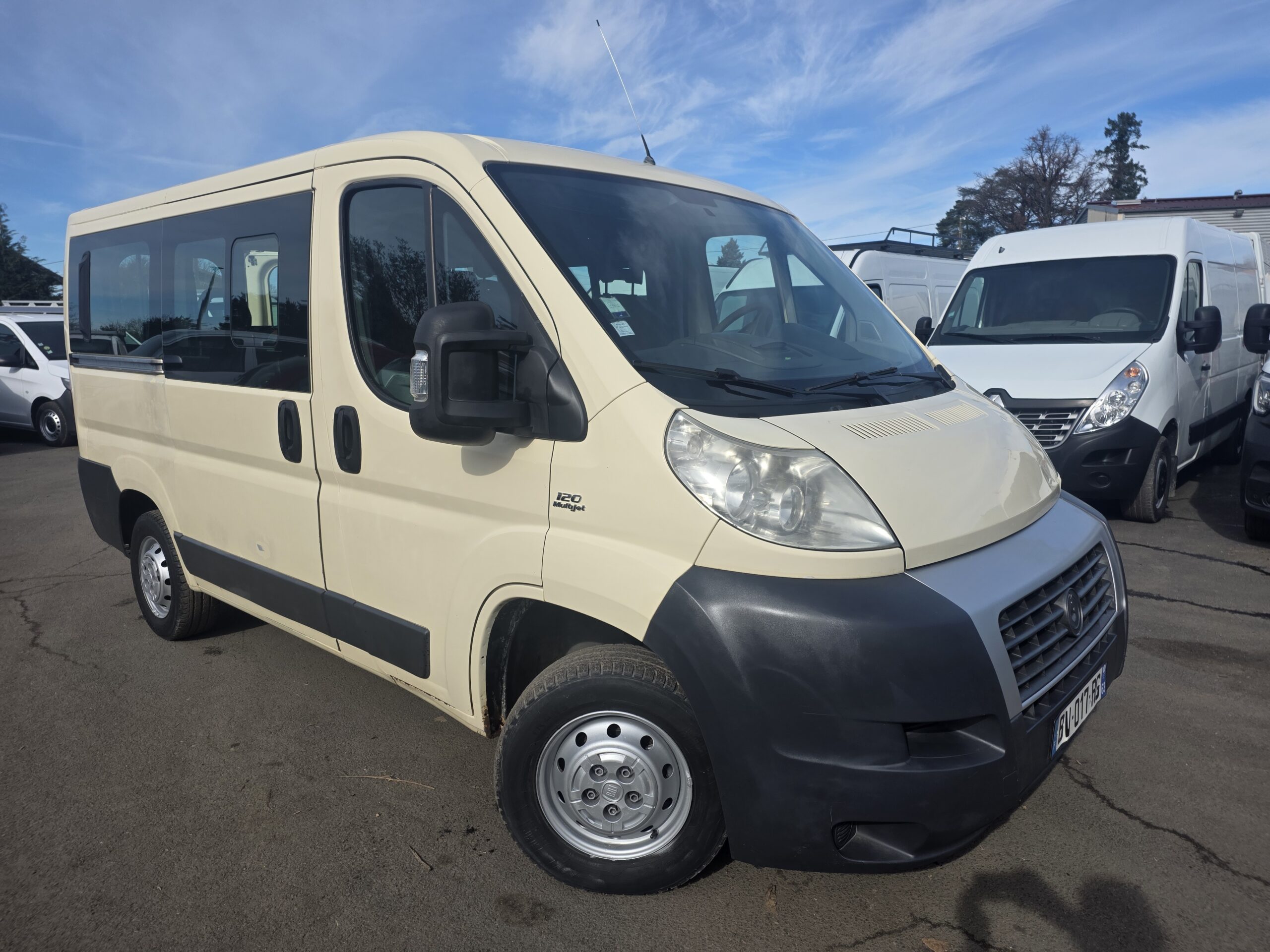 
								FIAT DUCATO 9 PLACES 2.3 MJT 120CV plein									