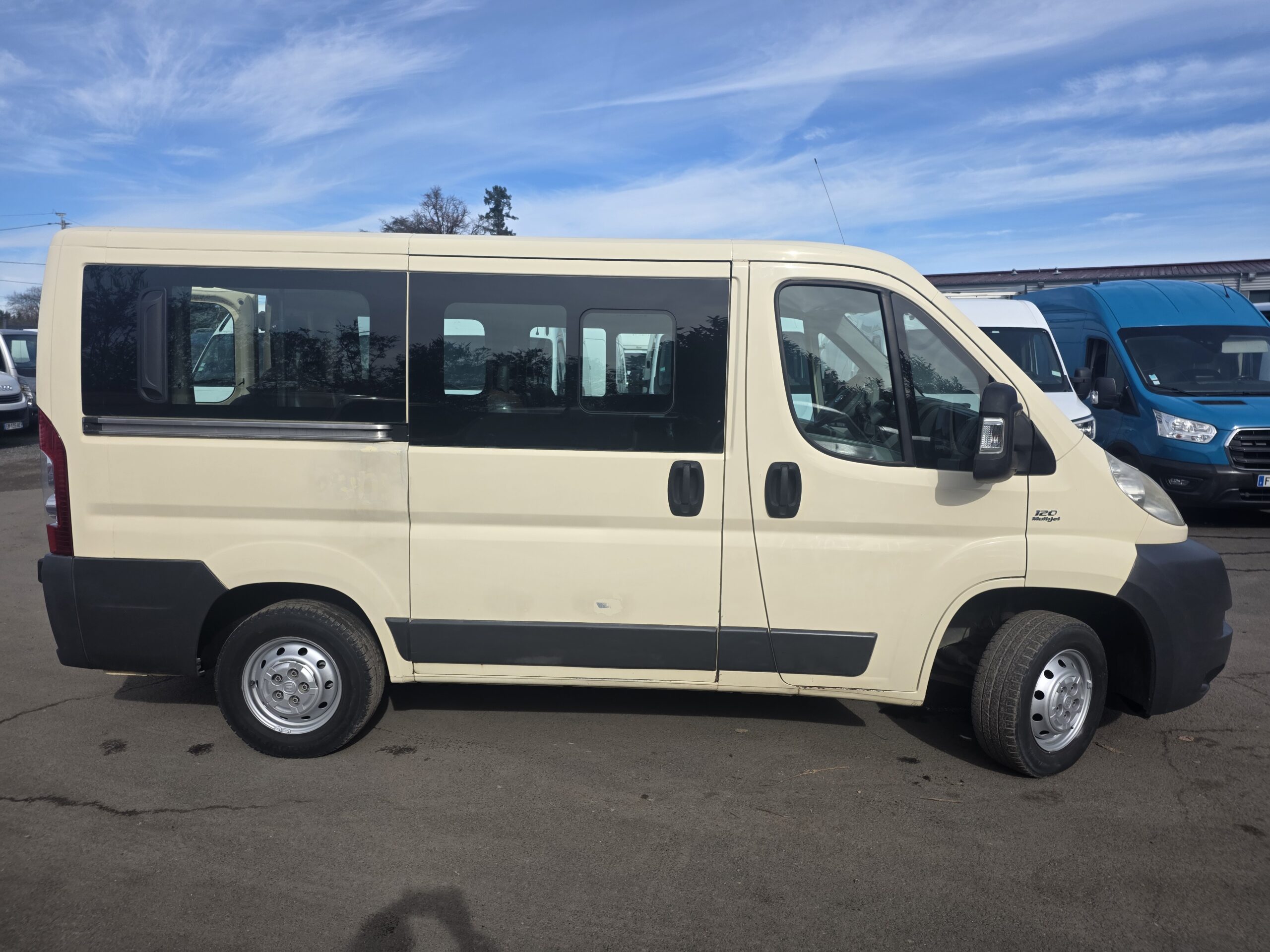 
								FIAT DUCATO 9 PLACES 2.3 MJT 120CV plein									