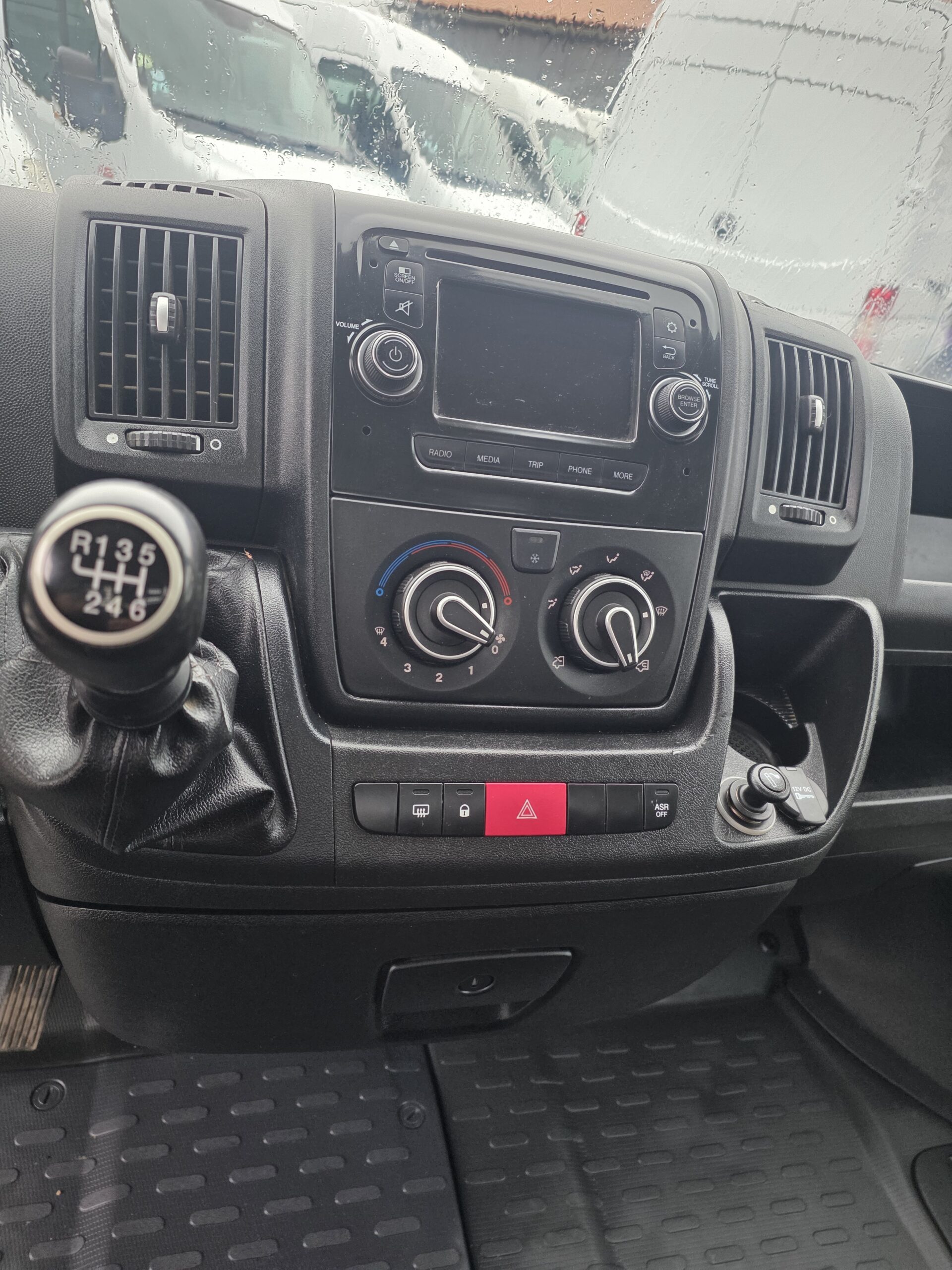 
								CITROEN JUMPER PLATEAU FIXE 2L HDI 130CV plein									