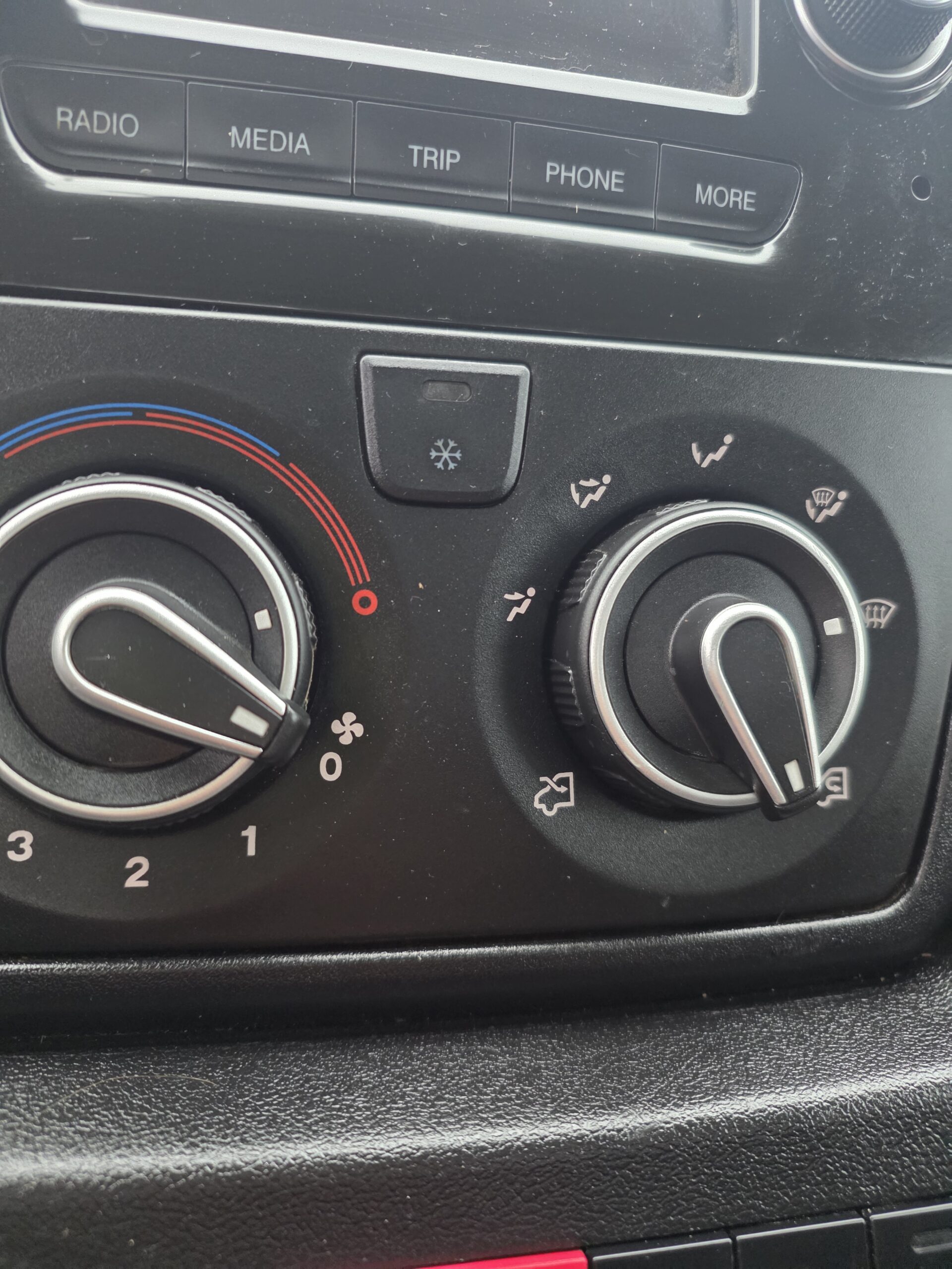 
								CITROEN JUMPER PLATEAU FIXE 2L HDI 130CV plein									