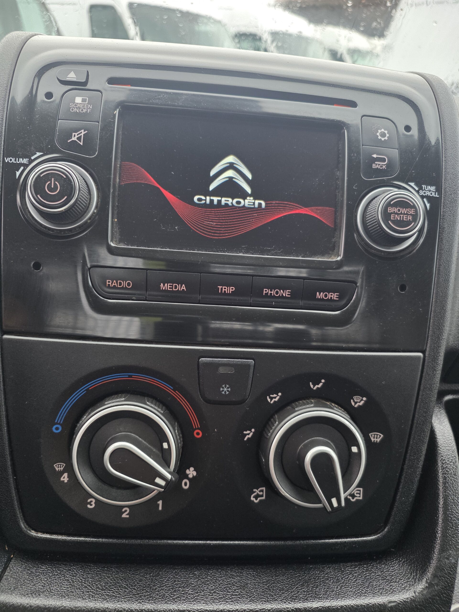 
								CITROEN JUMPER PLATEAU FIXE 2L HDI 130CV plein									