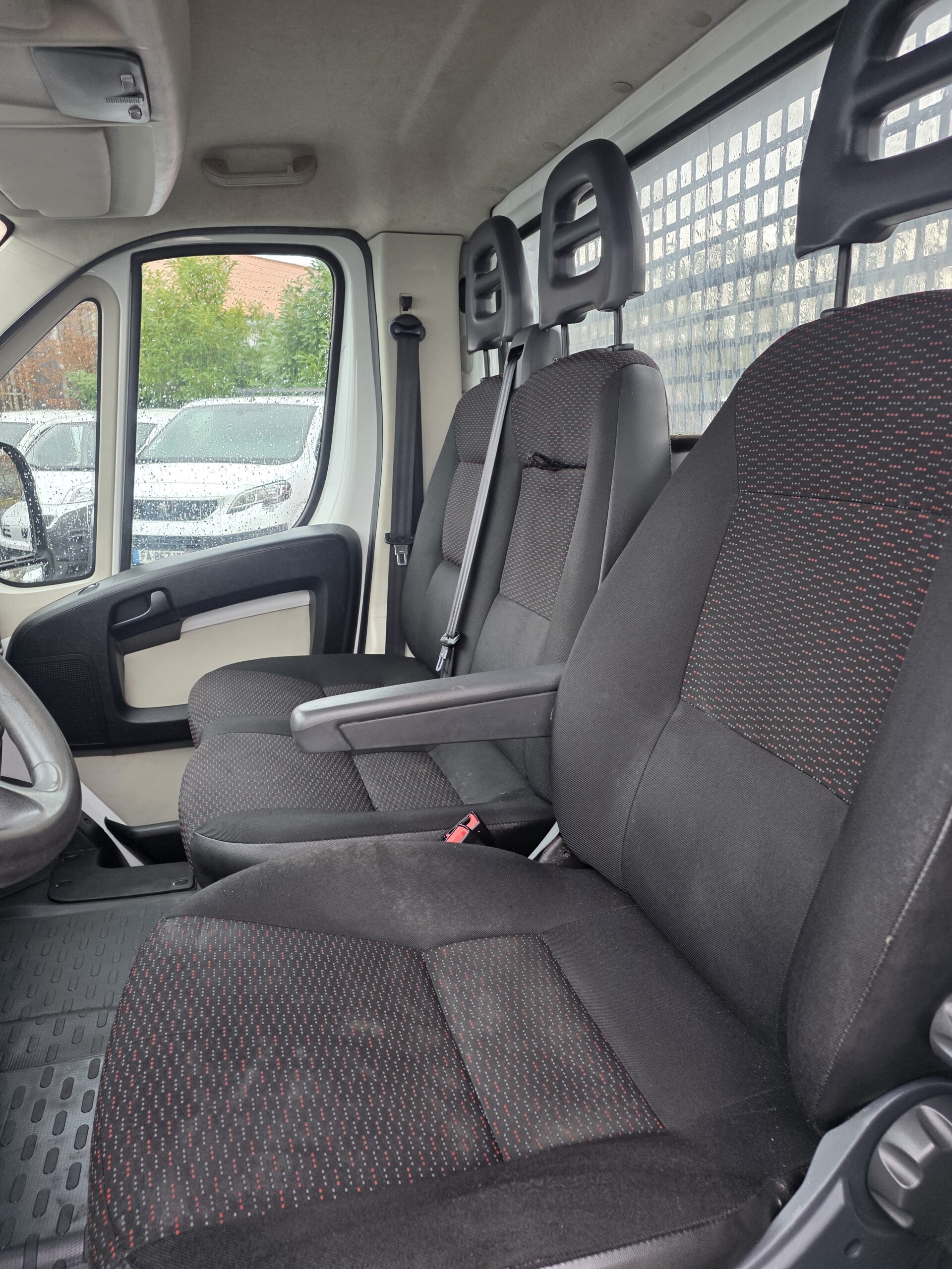 
								CITROEN JUMPER PLATEAU FIXE 2L HDI 130CV plein									