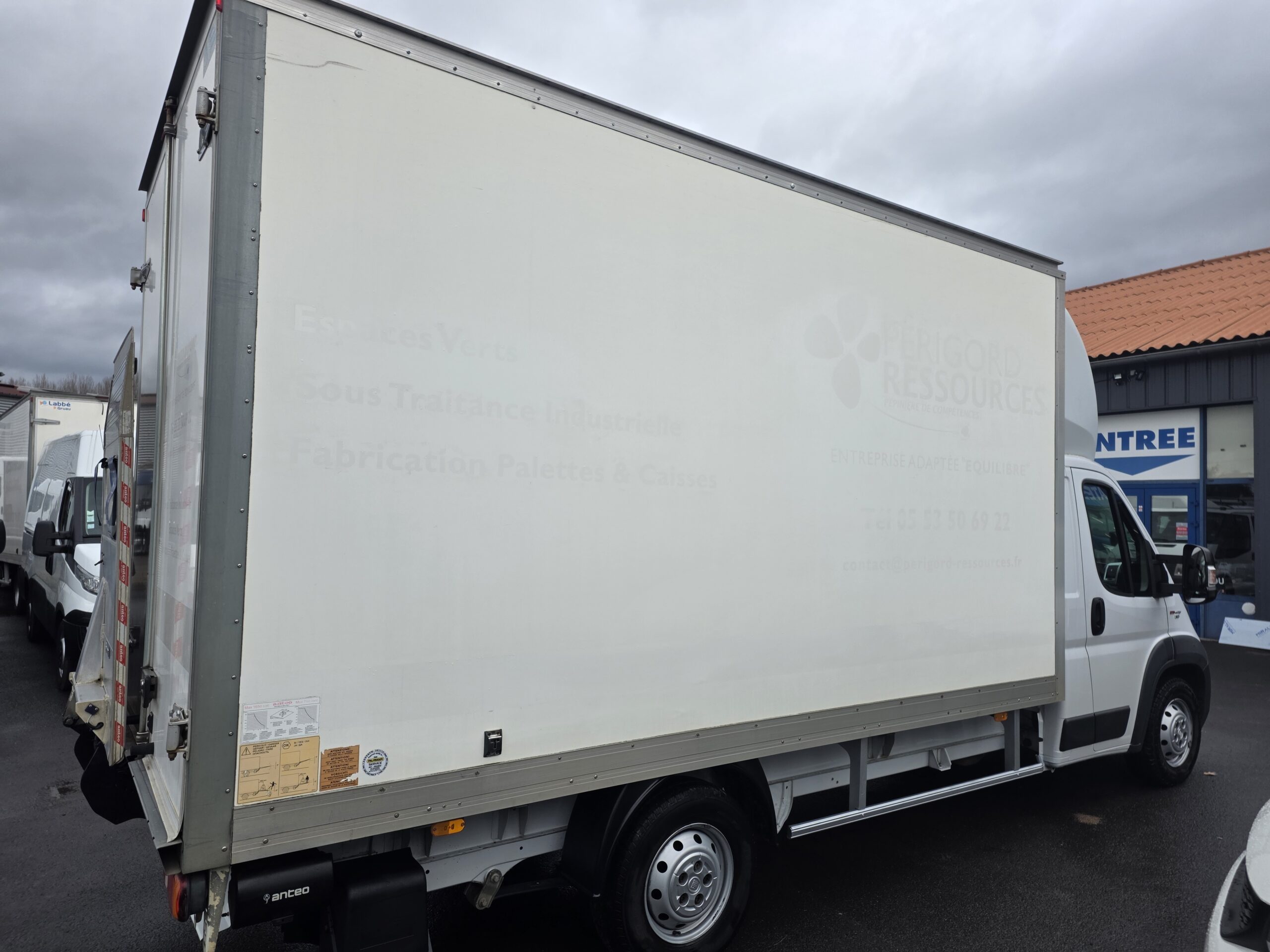
								DUCATO 2.3 MJT 150CV CAISSE 20M3 Avec DEMI-HAYON plein									