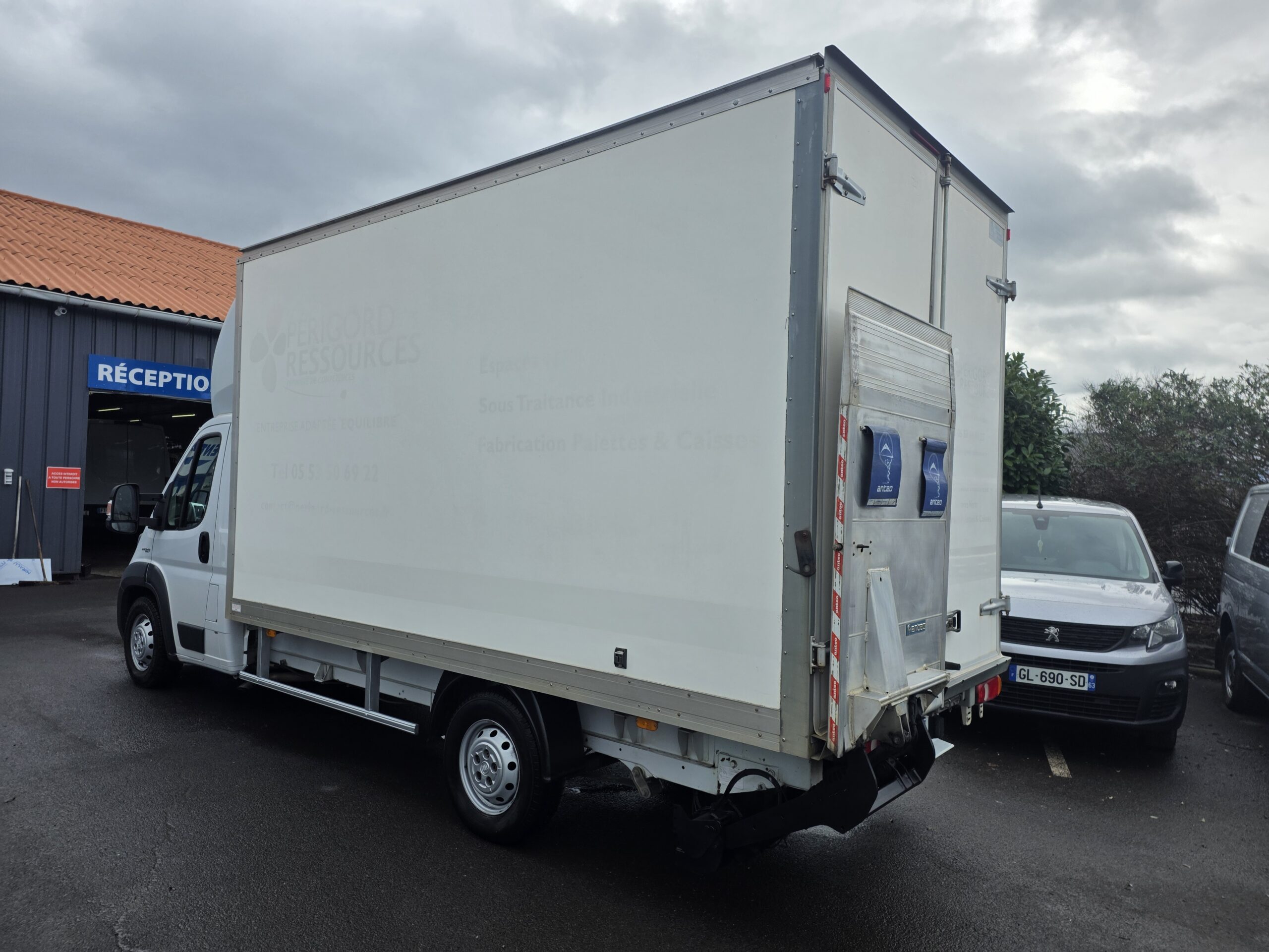 
								DUCATO 2.3 MJT 150CV CAISSE 20M3 Avec DEMI-HAYON plein									