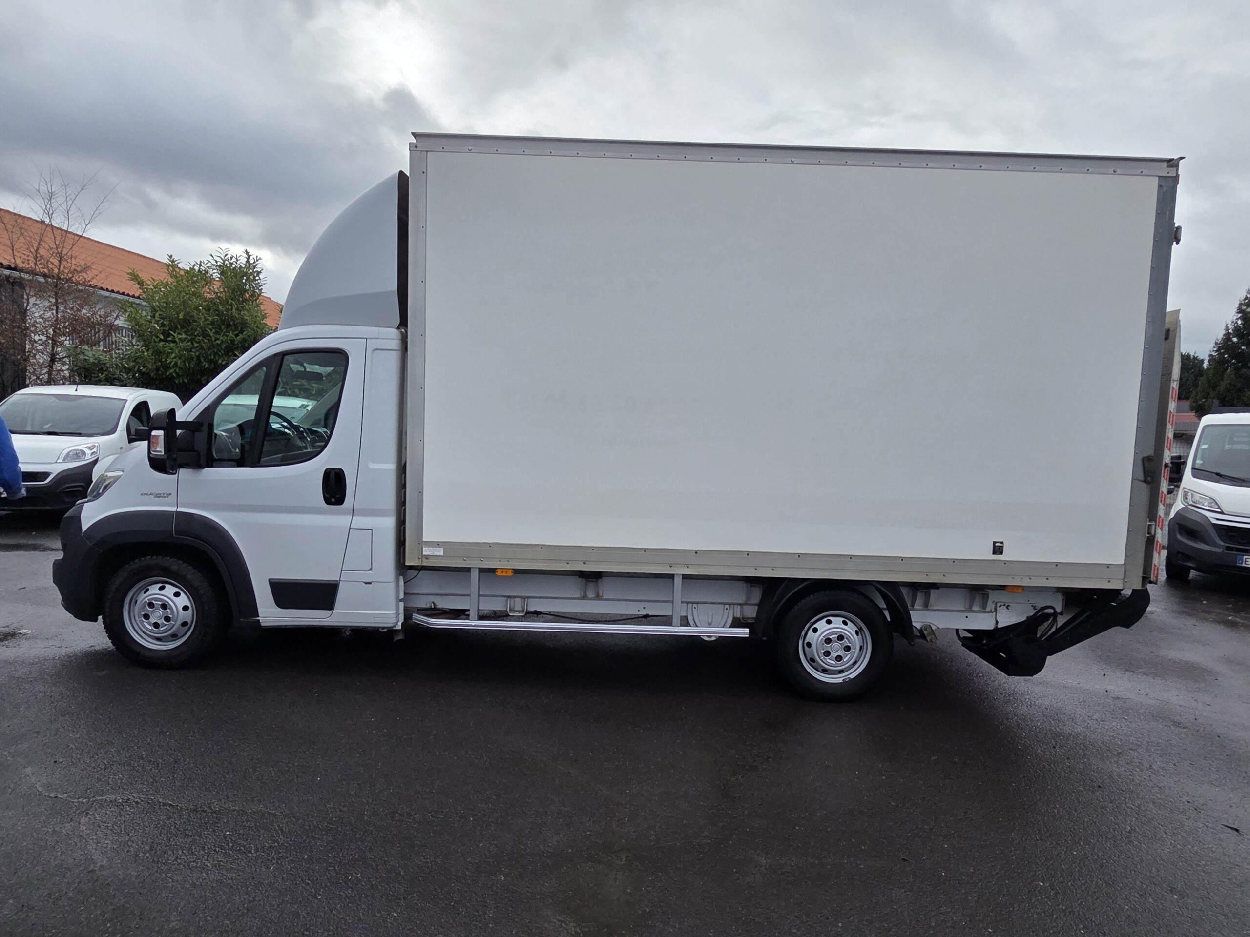 
								DUCATO 2.3 MJT 150CV CAISSE 20M3 Avec DEMI-HAYON plein									
