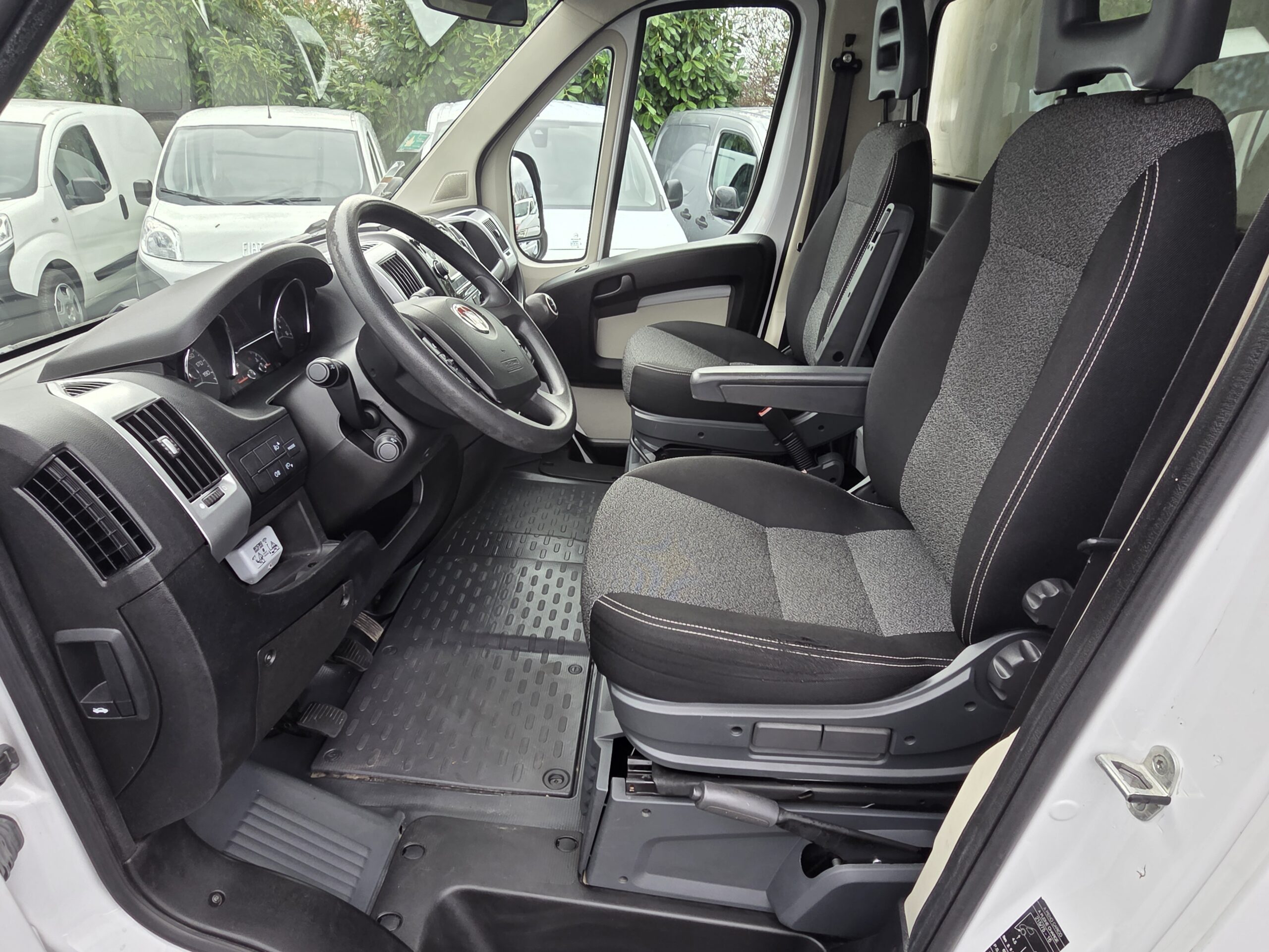 
								DUCATO 2.3 MJT 150CV CAISSE 20M3 Avec DEMI-HAYON plein									