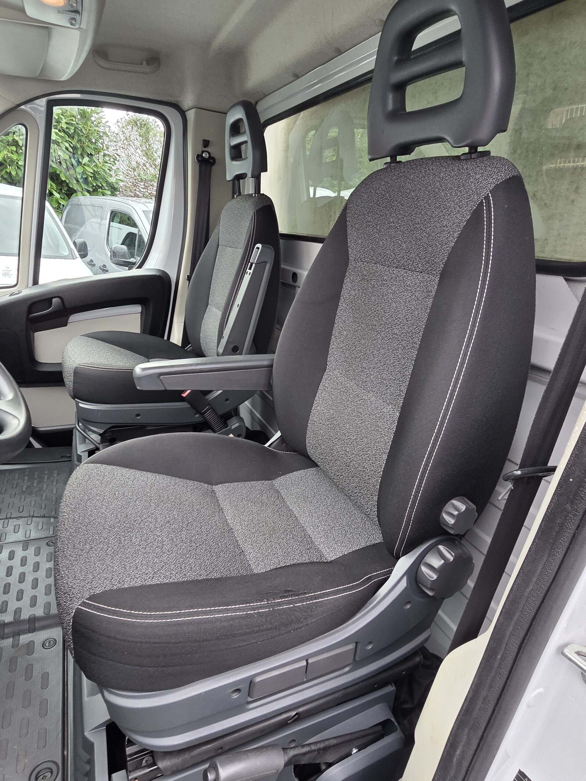 
								DUCATO 2.3 MJT 150CV CAISSE 20M3 Avec DEMI-HAYON plein									