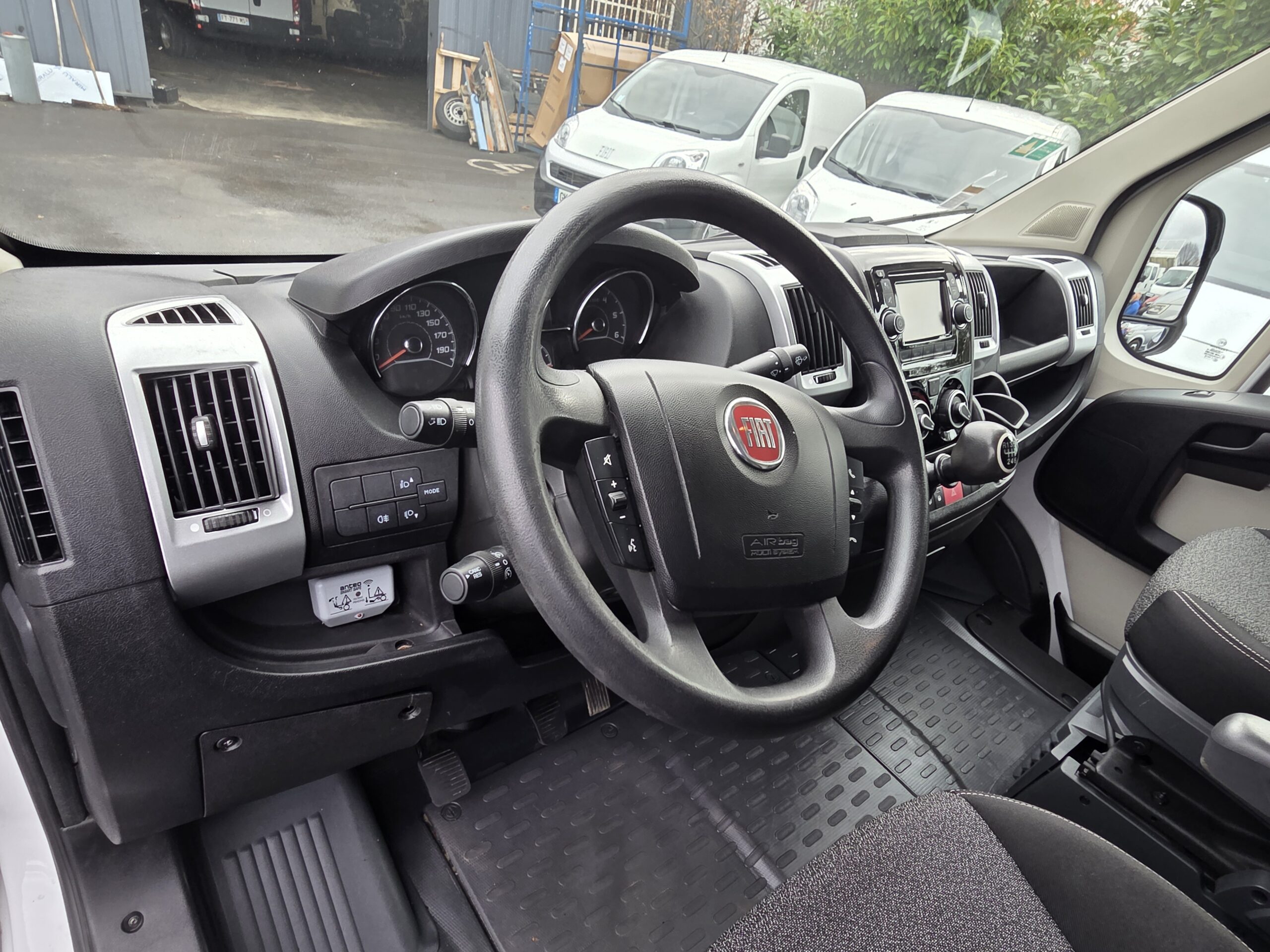 
								DUCATO 2.3 MJT 150CV CAISSE 20M3 Avec DEMI-HAYON plein									