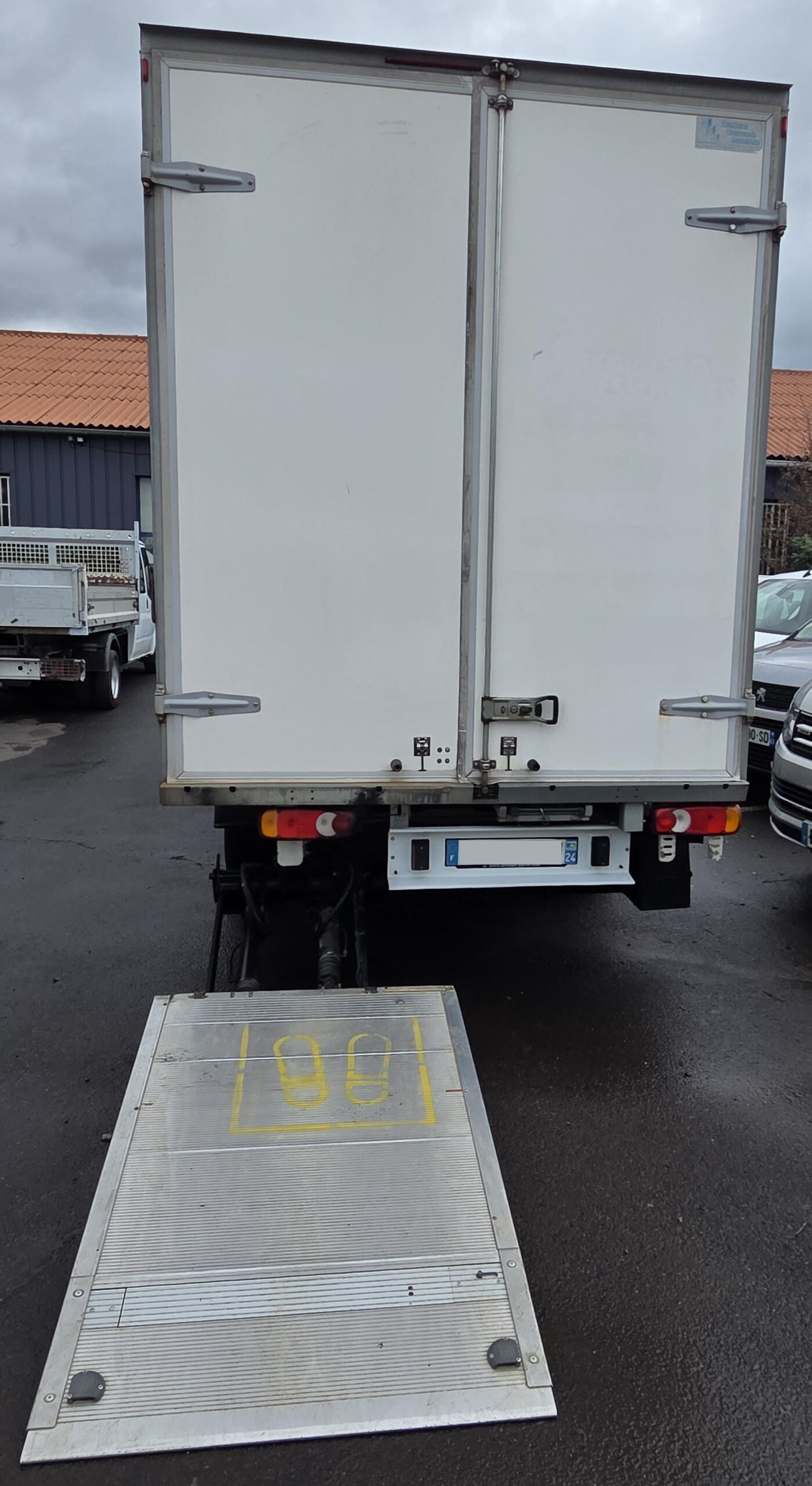 
								DUCATO 2.3 MJT 150CV CAISSE 20M3 Avec DEMI-HAYON plein									