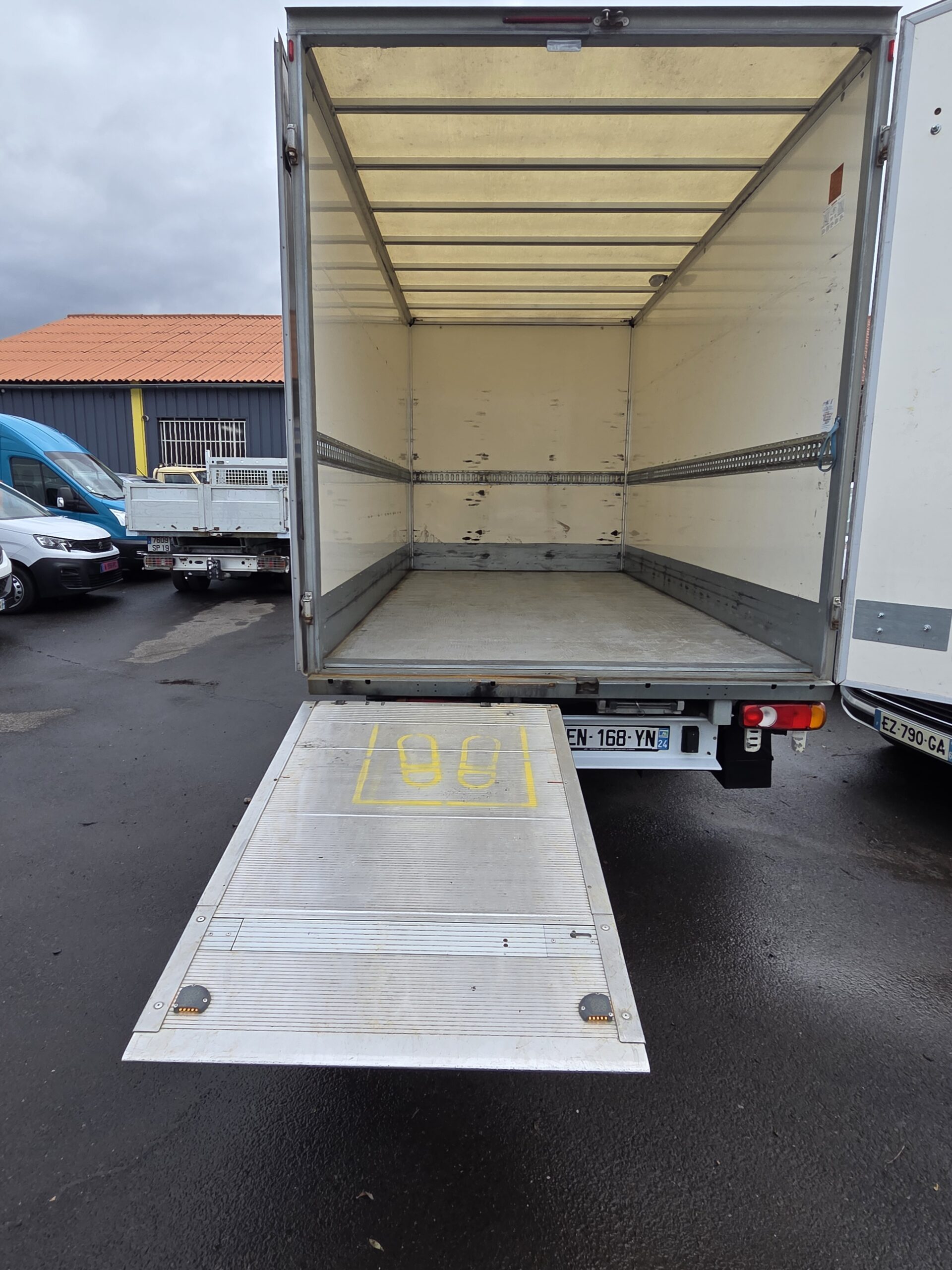 
								DUCATO 2.3 MJT 150CV CAISSE 20M3 Avec DEMI-HAYON plein									