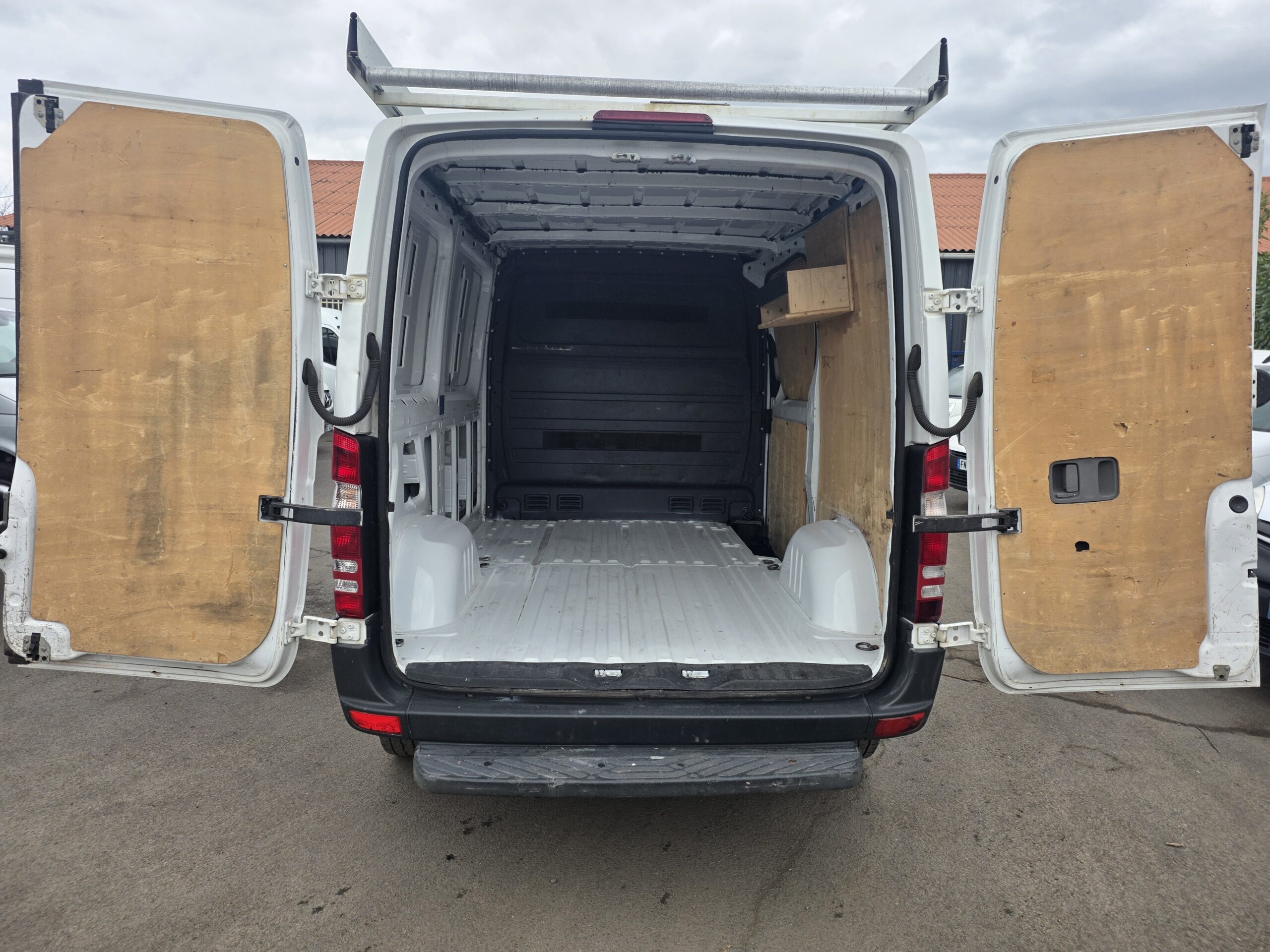 
								MERCEDES SPRINTER 210 COURT L1H1 avec GALERIE + échelle plein									