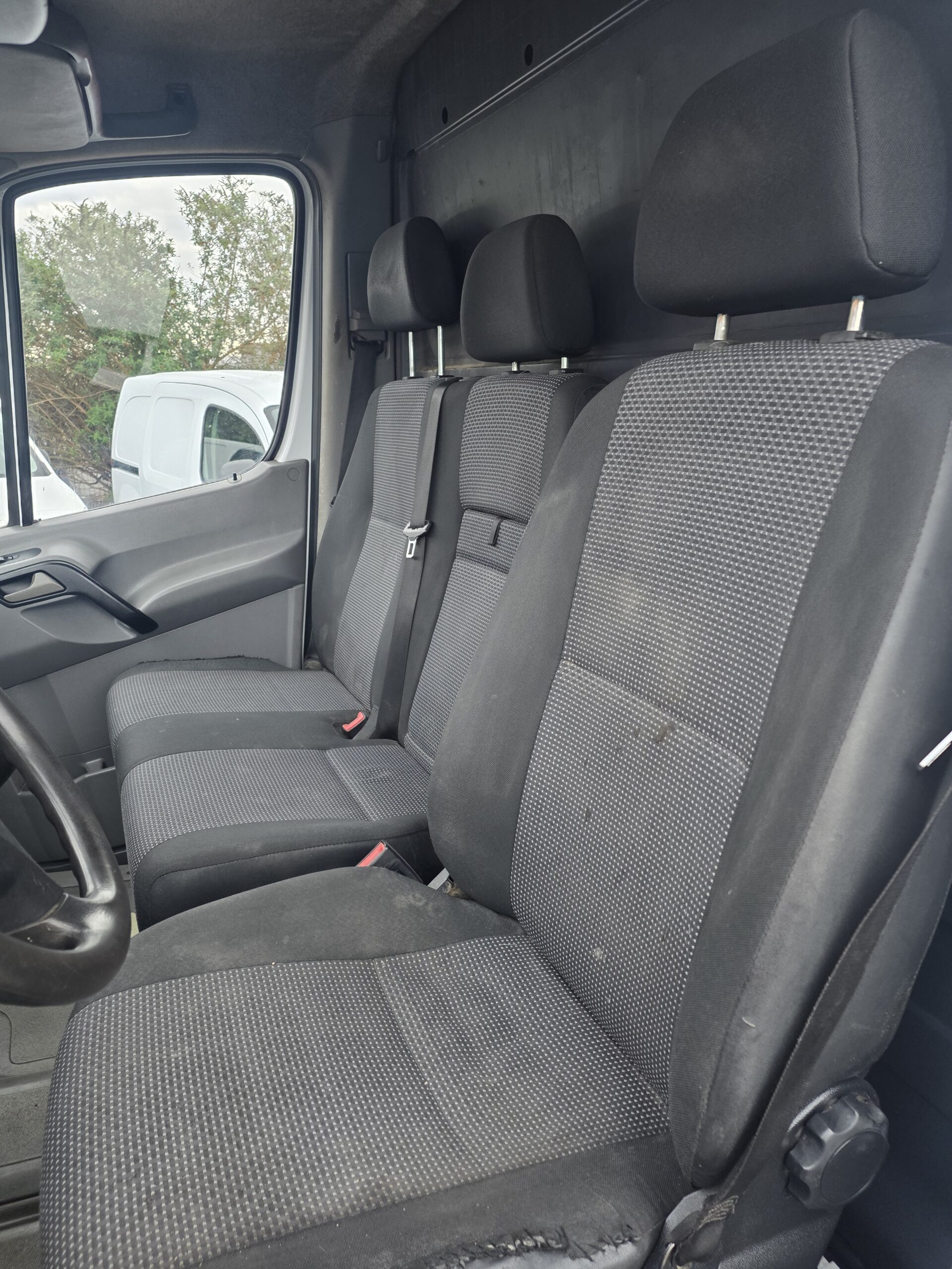 
								MERCEDES SPRINTER 210 COURT L1H1 avec GALERIE + échelle plein									