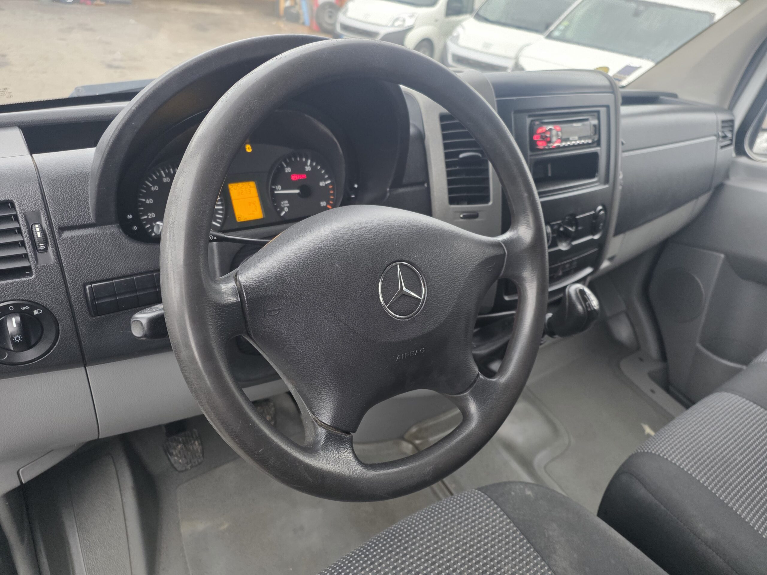 
								MERCEDES SPRINTER 210 COURT L1H1 avec GALERIE + échelle plein									