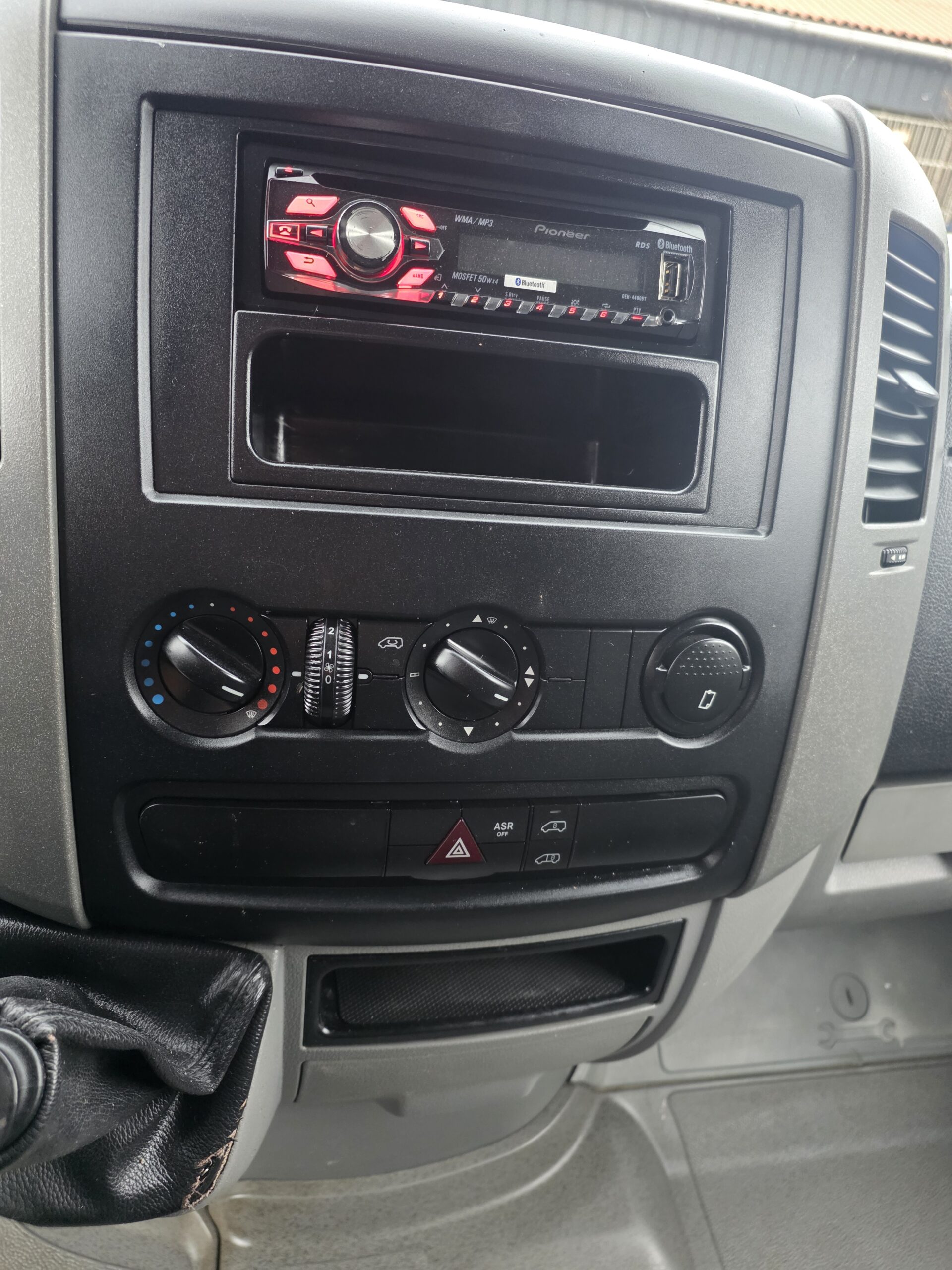 
								MERCEDES SPRINTER 210 COURT L1H1 avec GALERIE + échelle plein									